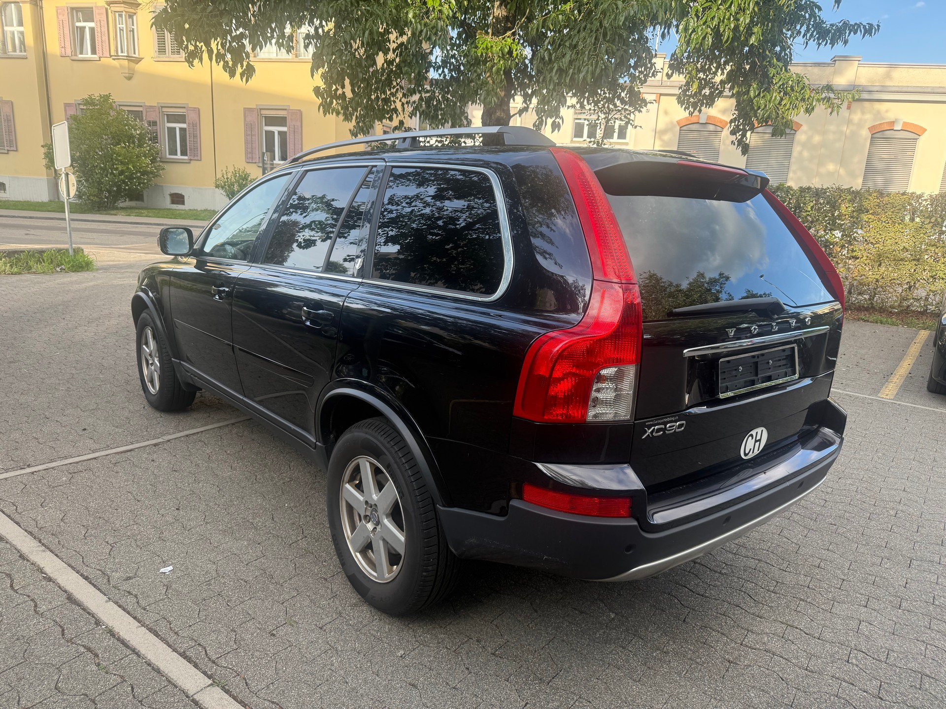 VOLVO XC90 2.5T AWD Momentum Geartronic-image-4