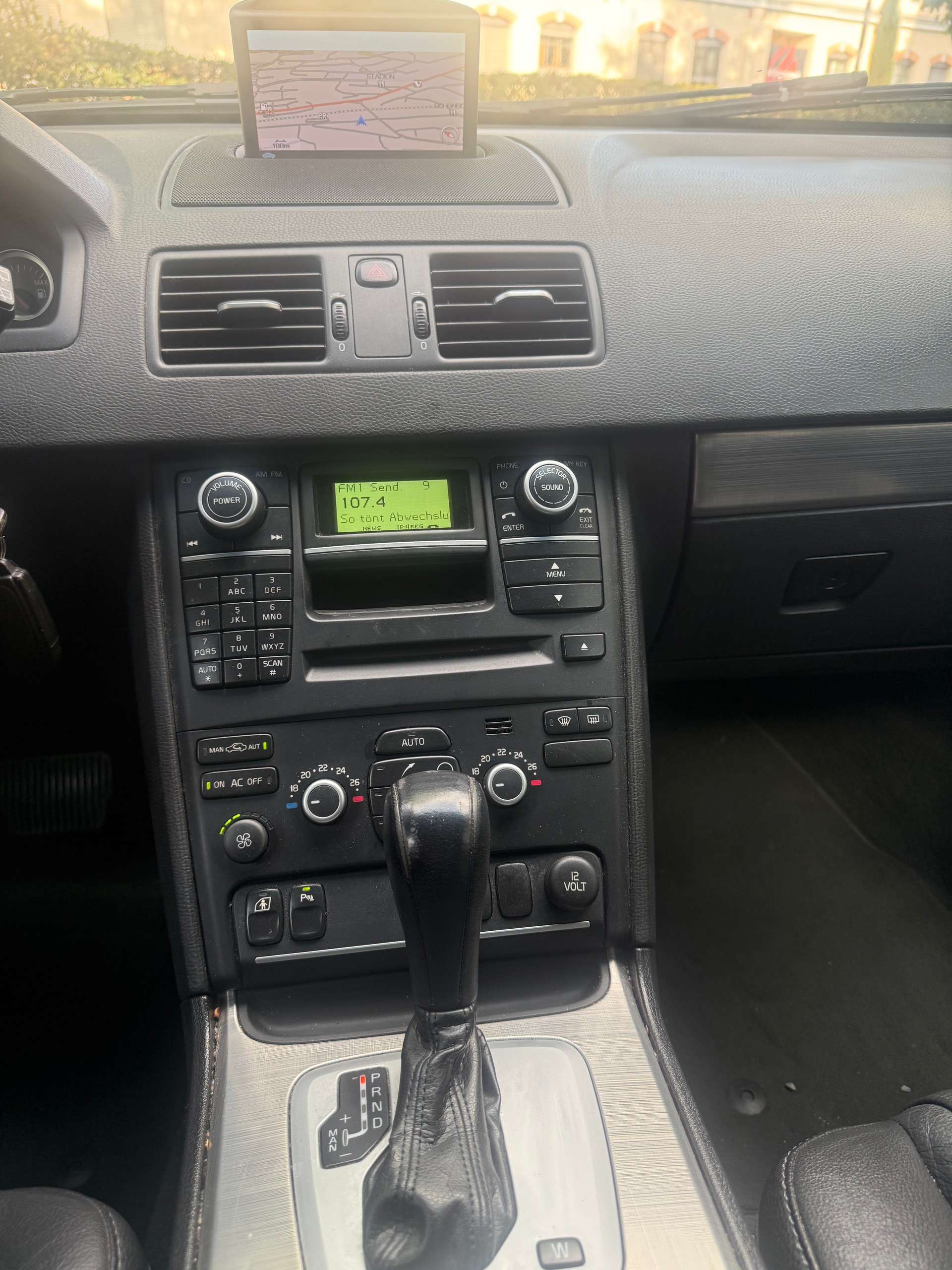 VOLVO XC90 2.5T AWD Momentum Geartronic-image-9