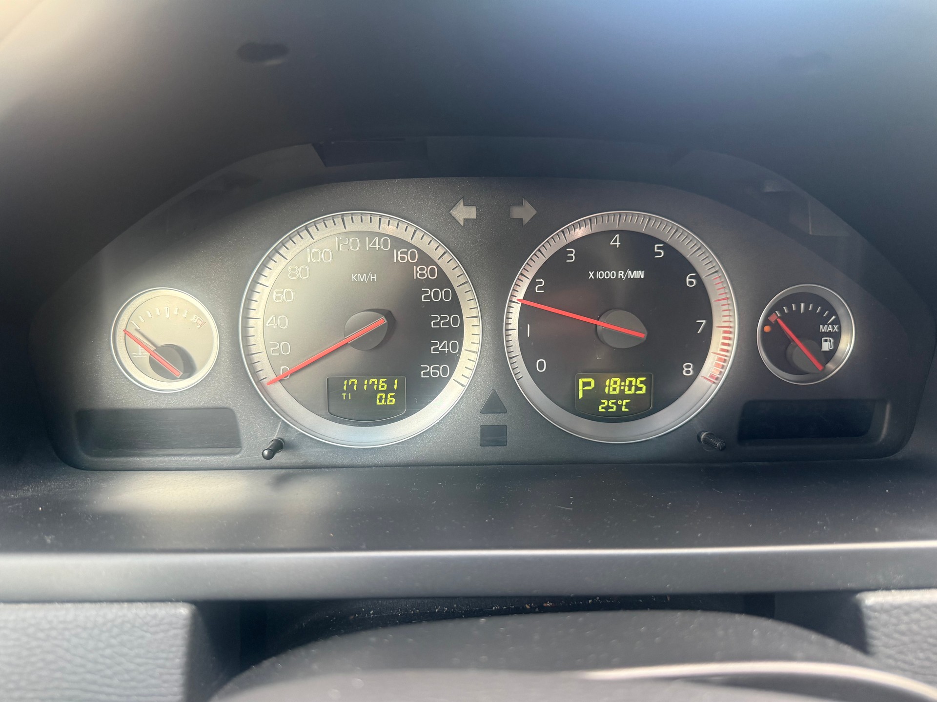 VOLVO XC90 2.5T AWD Momentum Geartronic-image-10