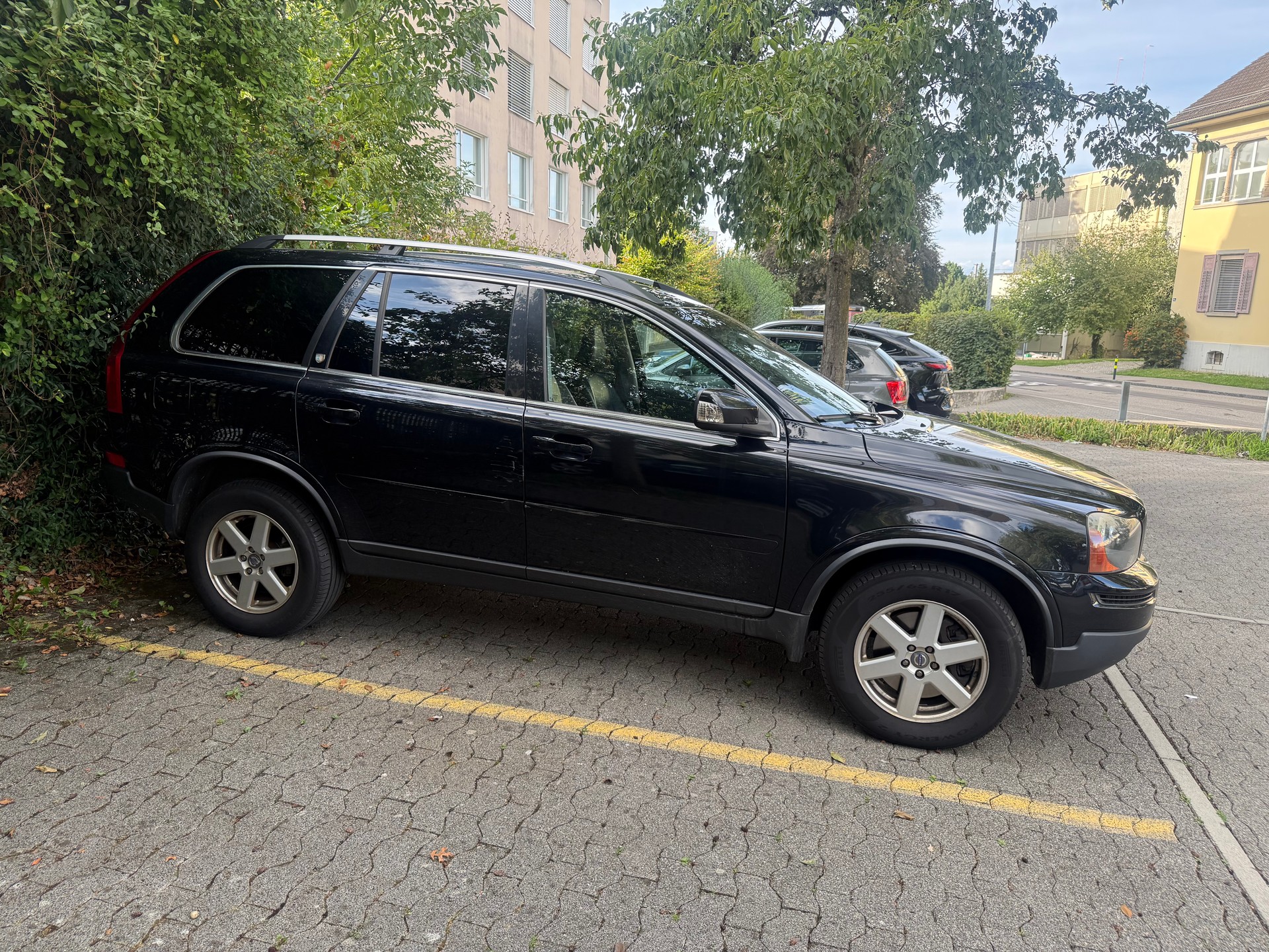 VOLVO XC90 2.5T AWD Momentum Geartronic-image-3