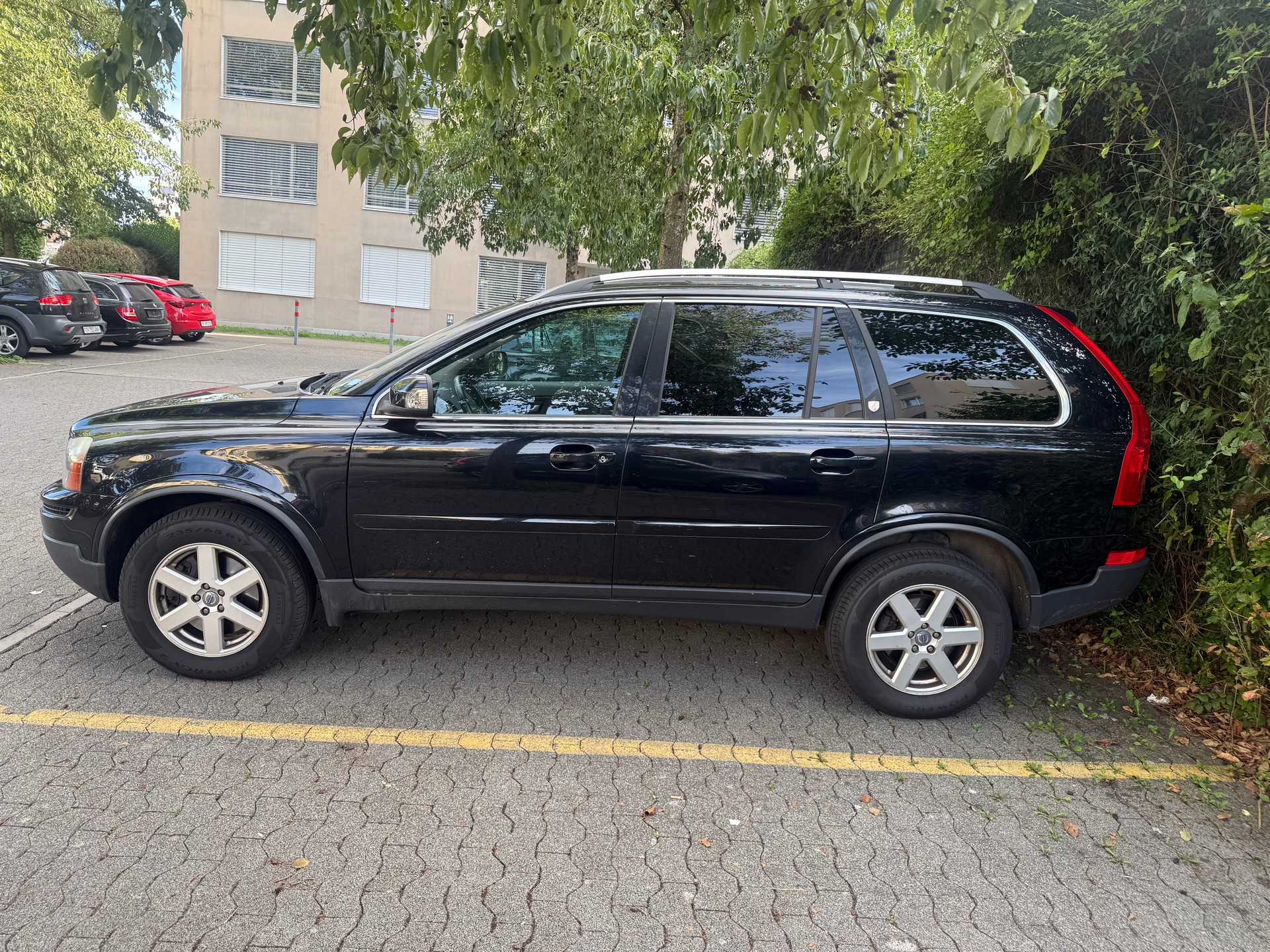 VOLVO XC90 2.5T AWD Momentum Geartronic-image-1