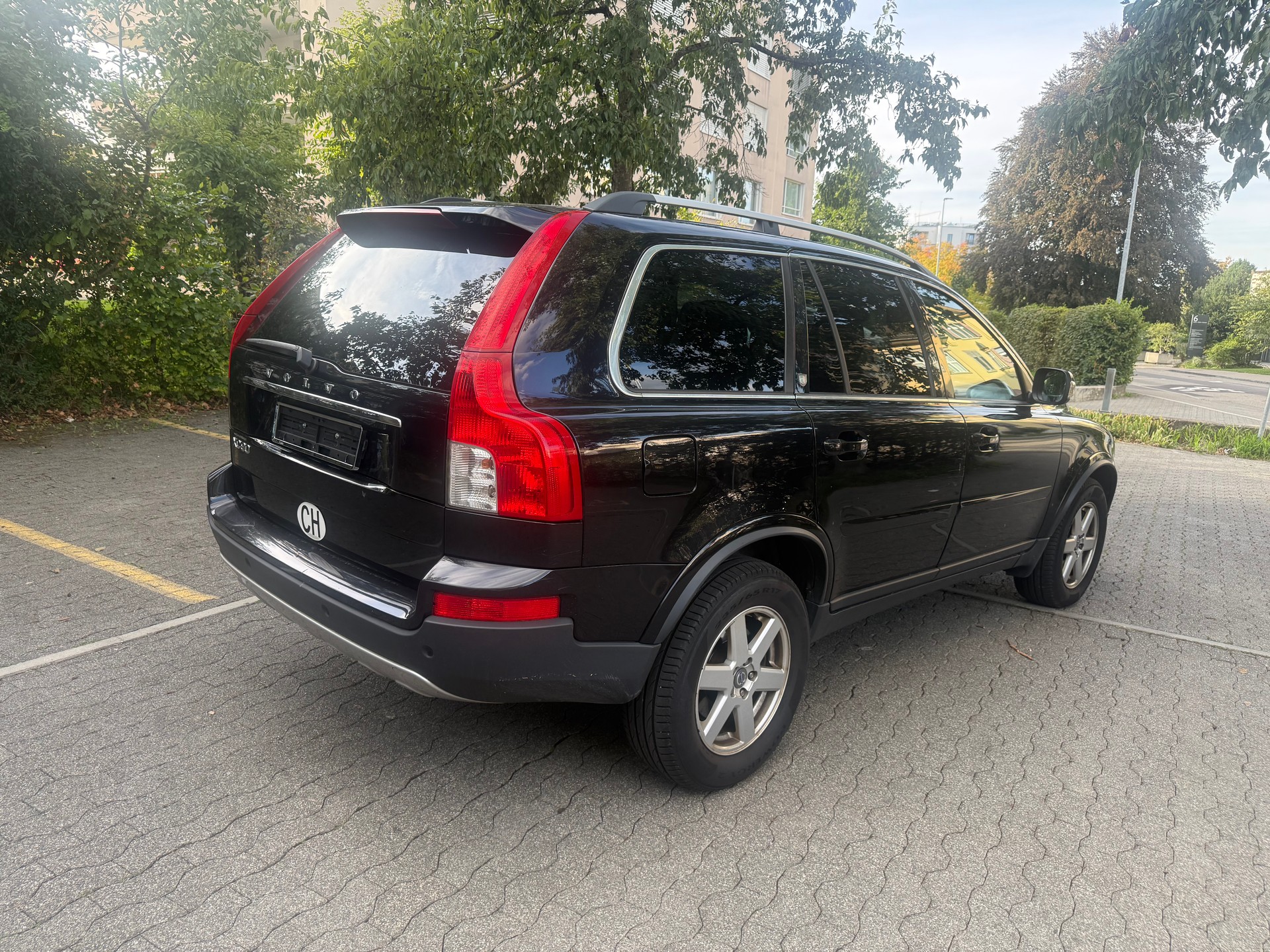 VOLVO XC90 2.5T AWD Momentum Geartronic-image-5