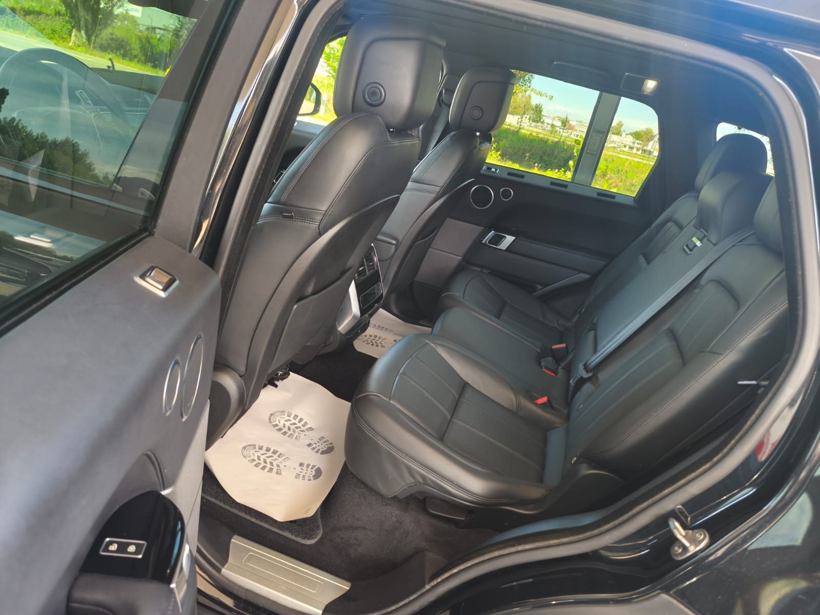 LAND ROVER Range Rover Sport D250 3.0D I6 MHEV HSE Silver Automatic-image-10