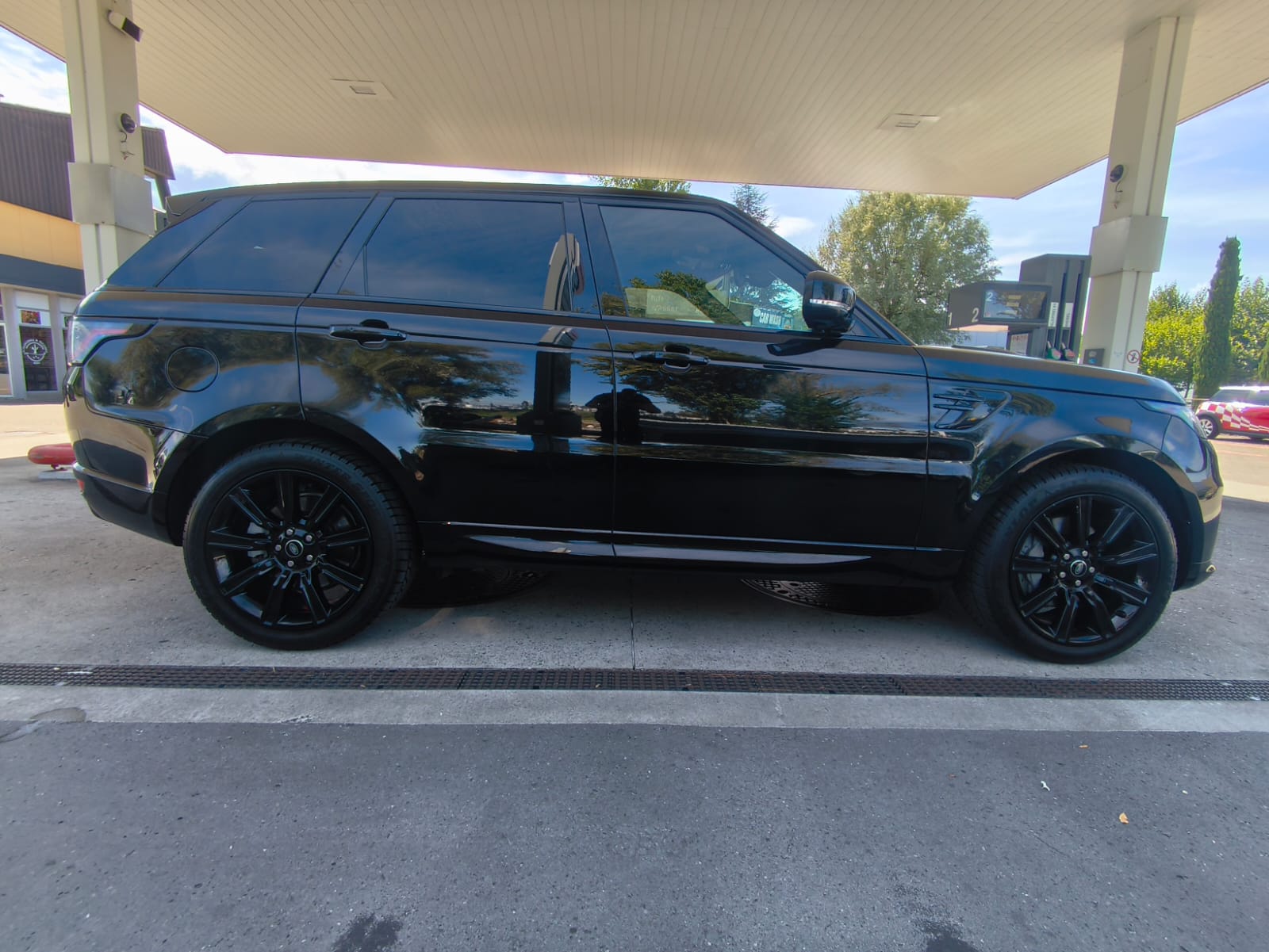 LAND ROVER Range Rover Sport D250 3.0D I6 MHEV HSE Silver Automatic-image-5