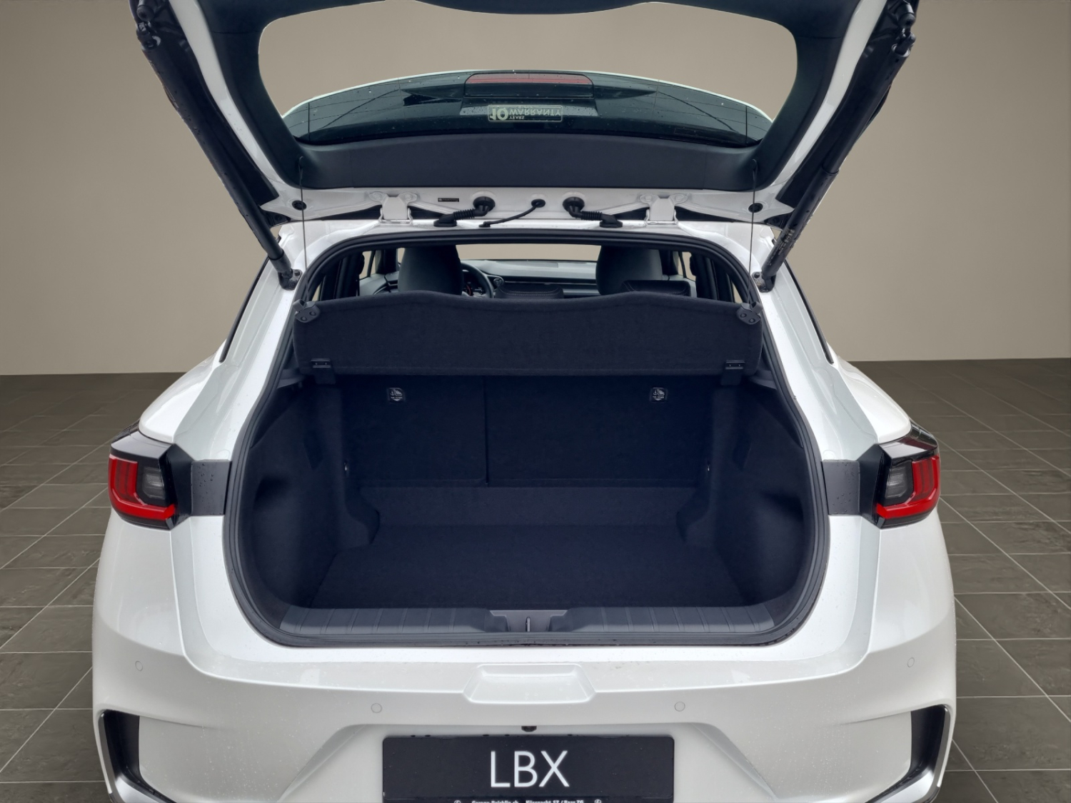 LEXUS LBX 1.5 Hybrid Relax-image-6
