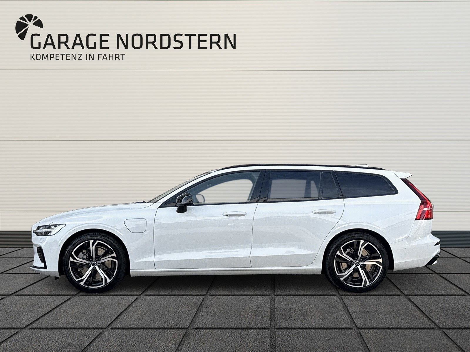VOLVO V60 2.0 T6 TE Ultra Dark eAWD-image-1
