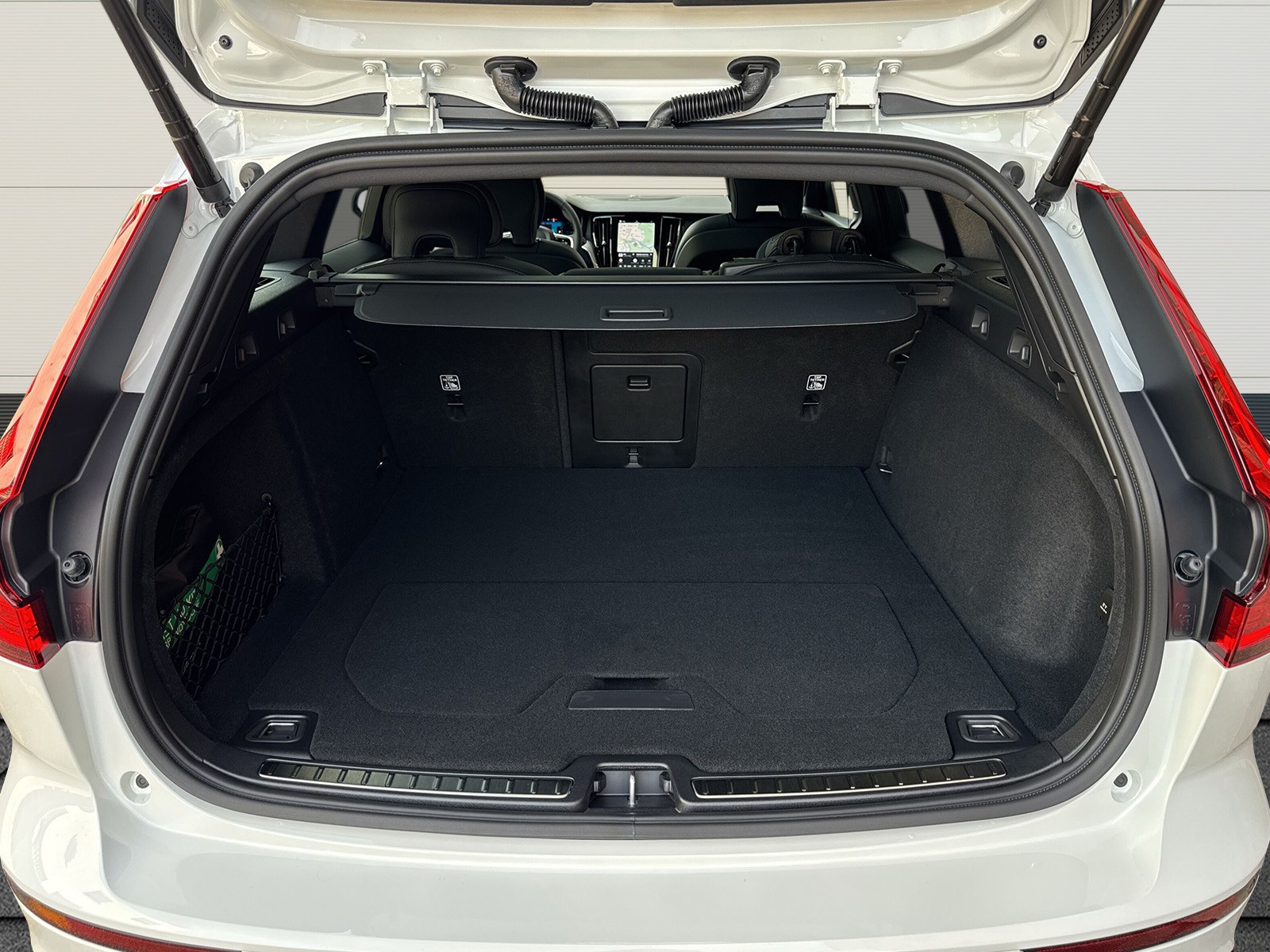 VOLVO V60 2.0 T6 TE Ultra Dark eAWD-image-12