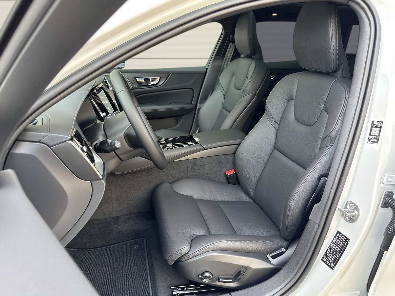 VOLVO V60 2.0 T6 TE Ultra Dark eAWD-image-8