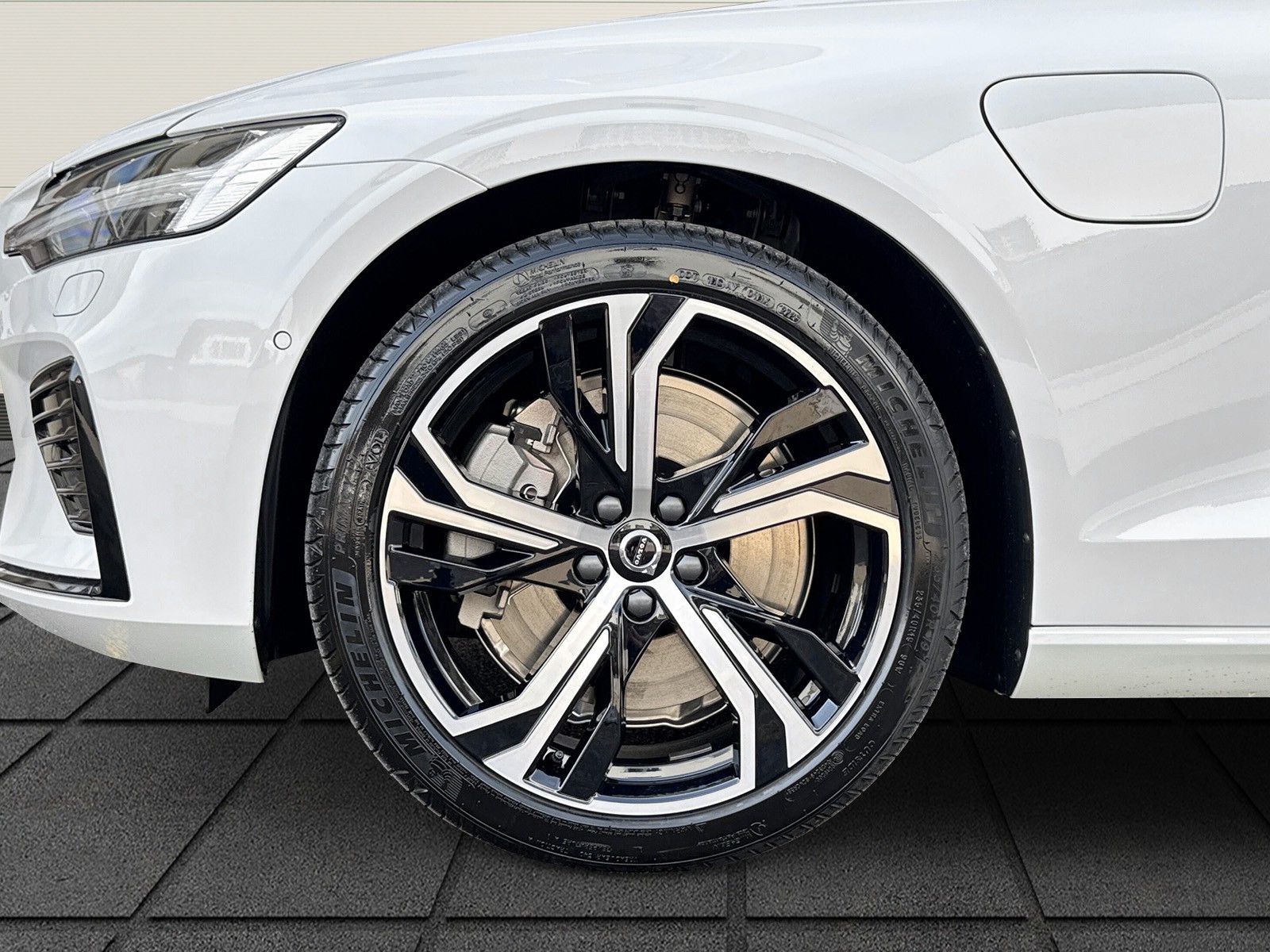 VOLVO V60 2.0 T6 TE Ultra Dark eAWD-image-5