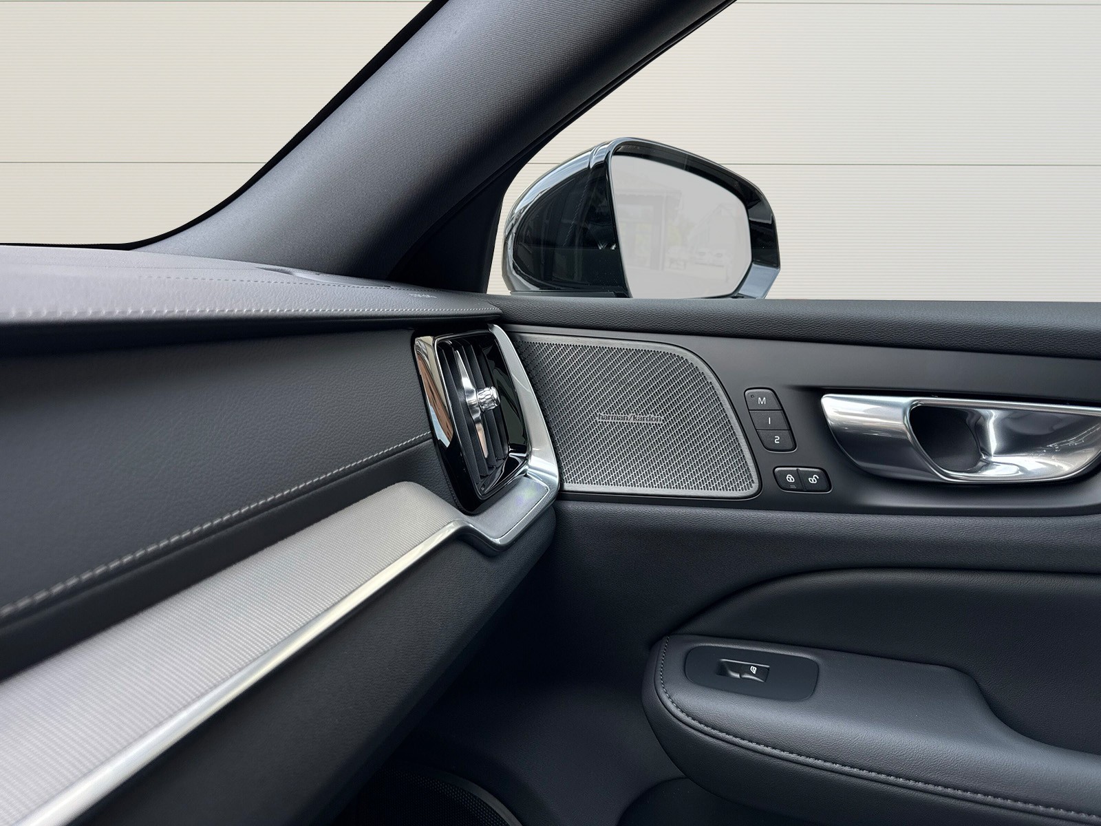 VOLVO V60 2.0 T6 TE Ultra Dark eAWD-image-18