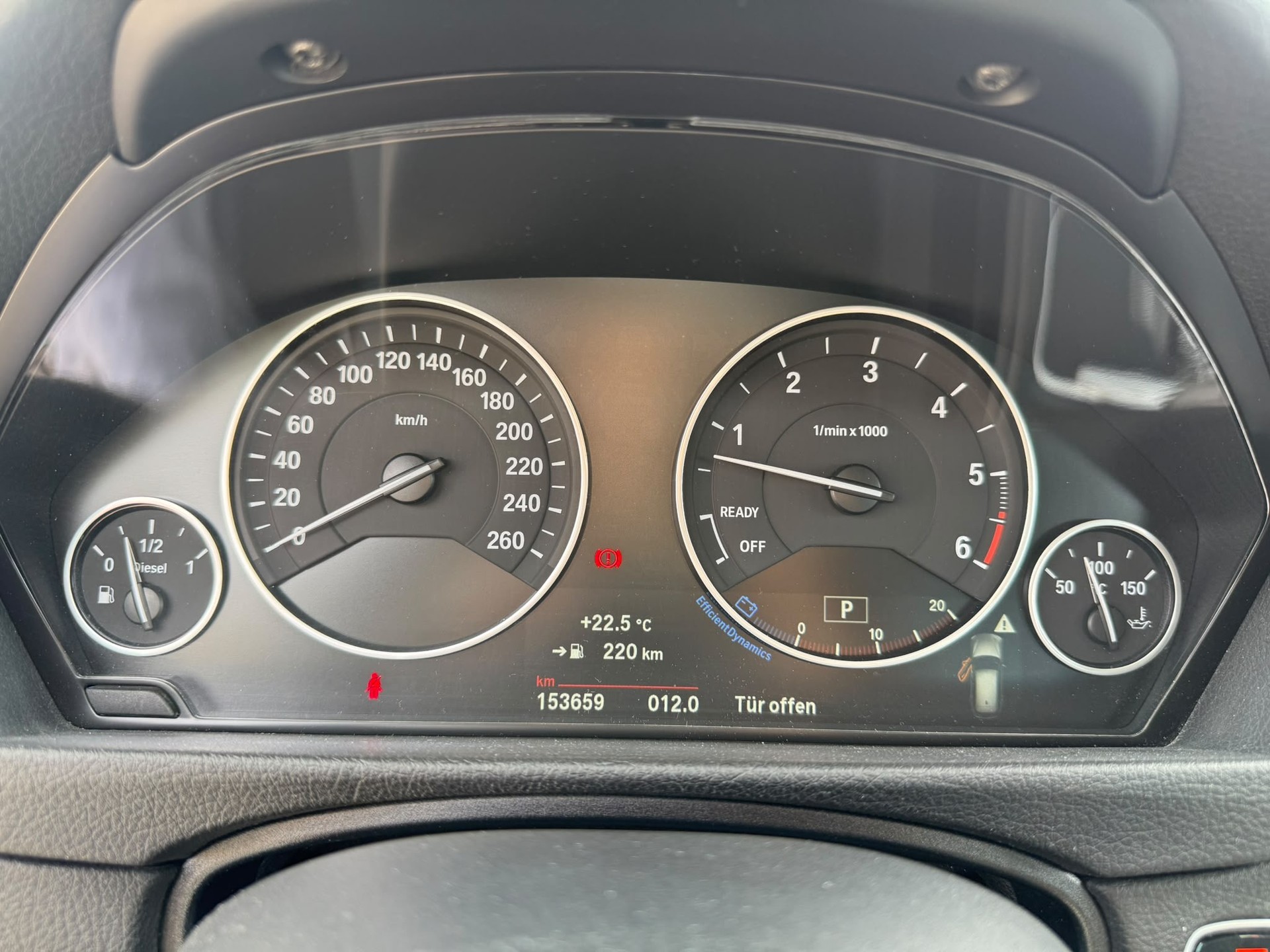 BMW 330d xDrive Touring Luxury Line Steptronic-image-14