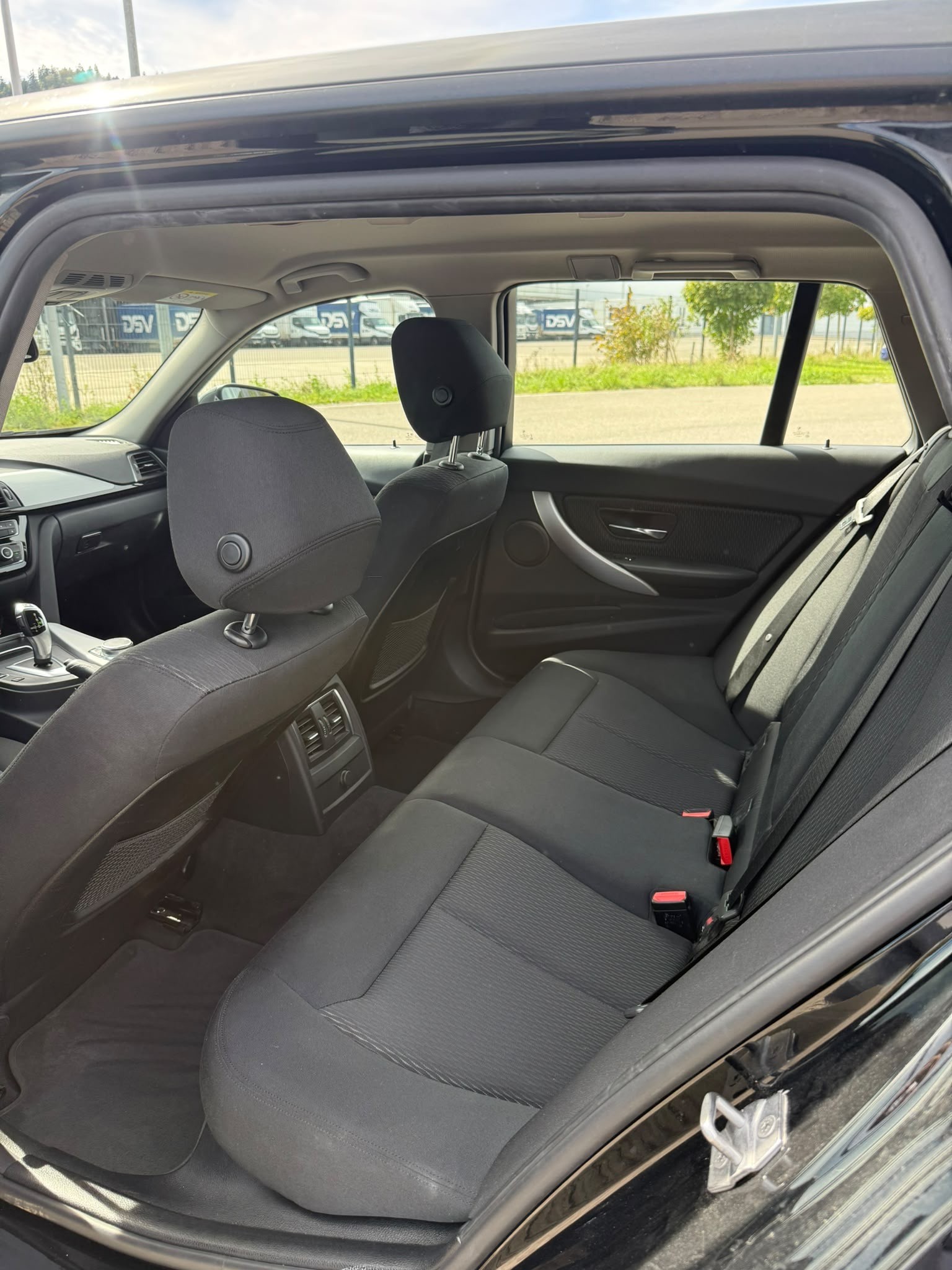 BMW 330d xDrive Touring Luxury Line Steptronic-image-11