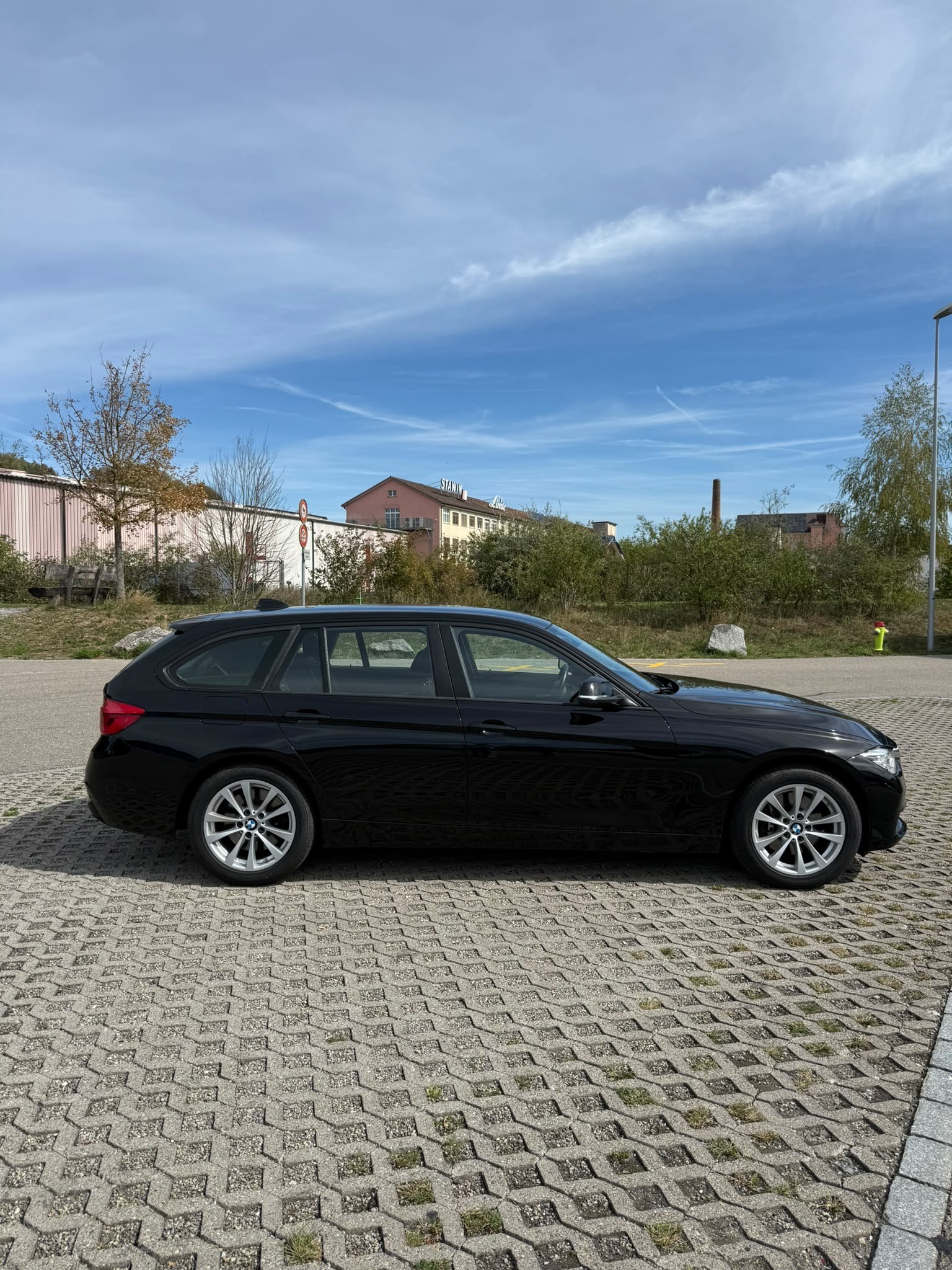BMW 330d xDrive Touring Luxury Line Steptronic-image-5