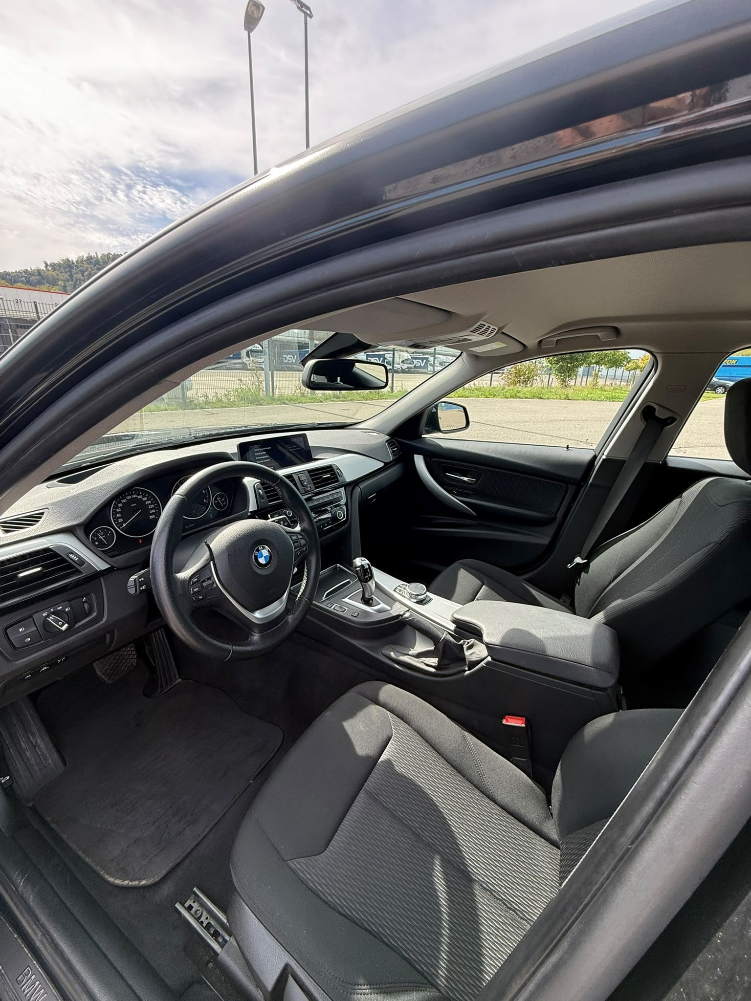 BMW 330d xDrive Touring Luxury Line Steptronic-image-6