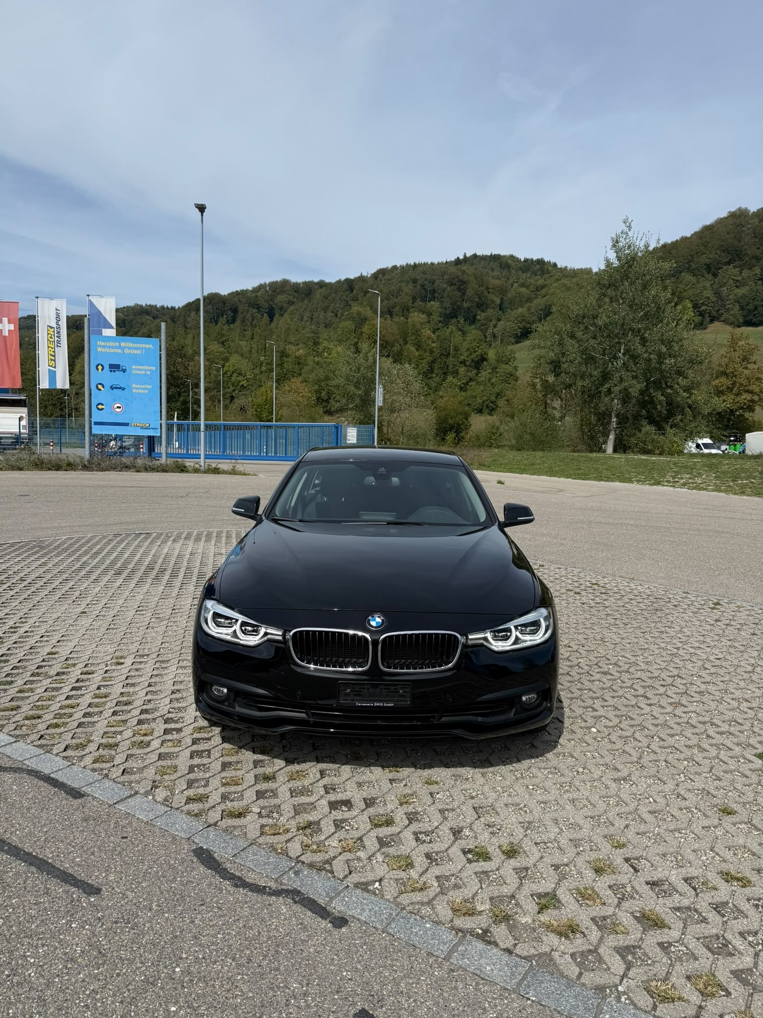 BMW 330d xDrive Touring Luxury Line Steptronic-image-2
