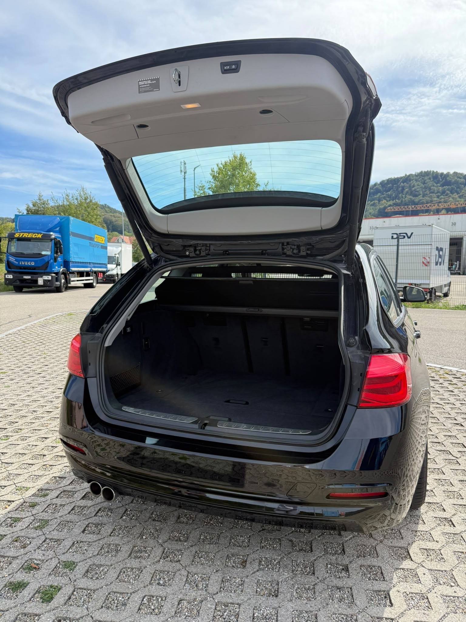 BMW 330d xDrive Touring Luxury Line Steptronic-image-9