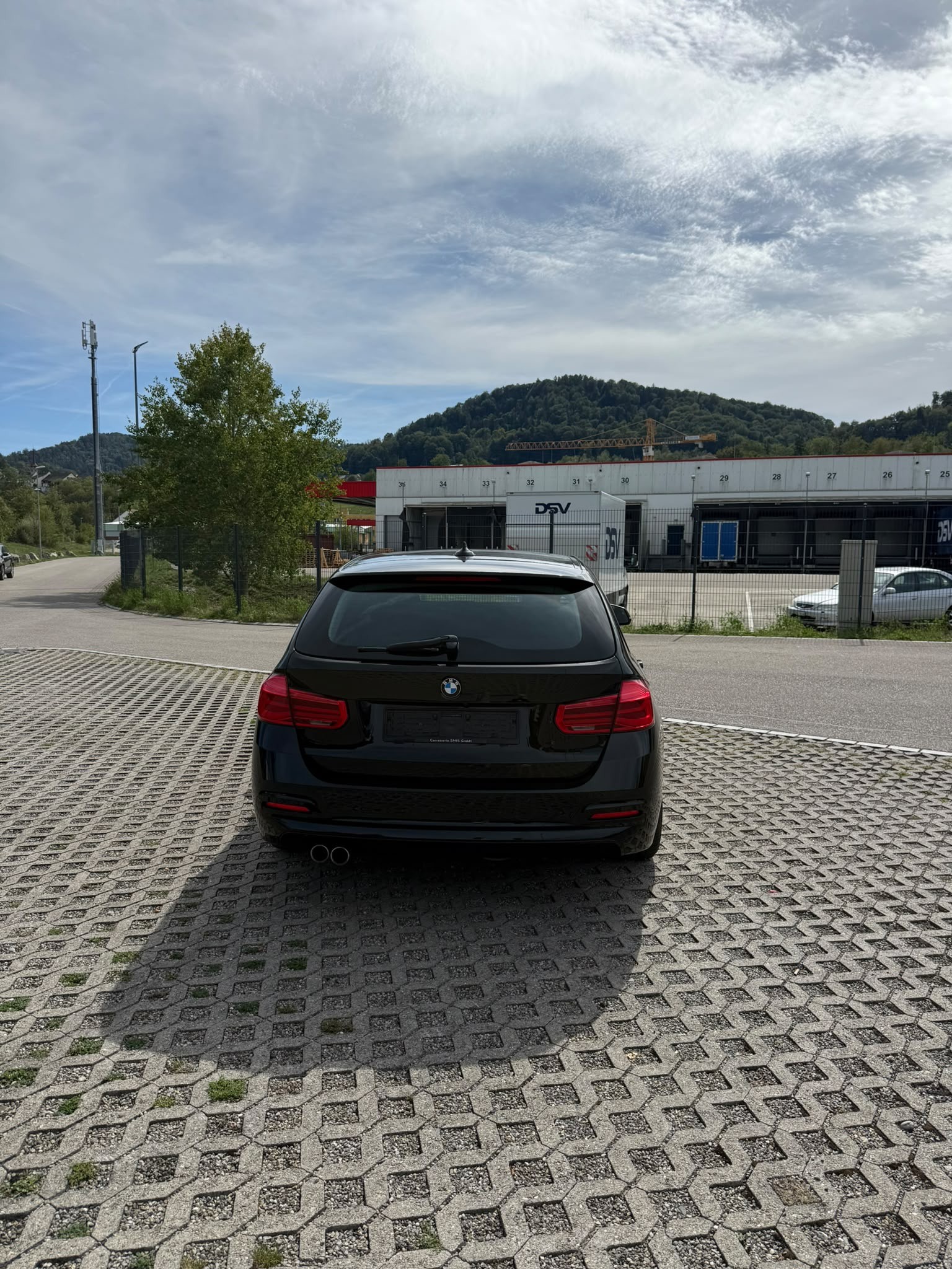 BMW 330d xDrive Touring Luxury Line Steptronic-image-10