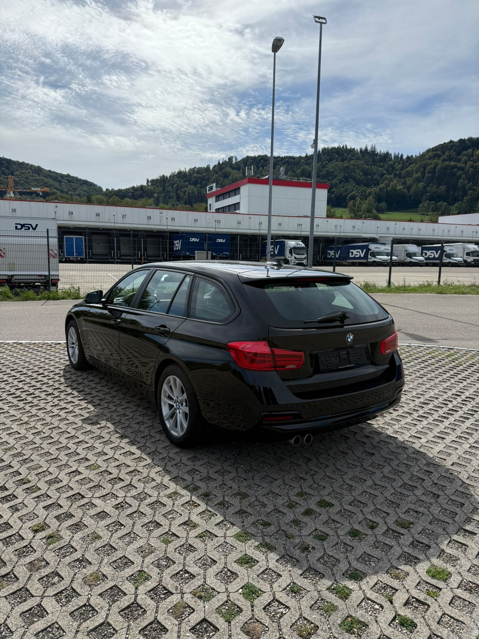 BMW 330d xDrive Touring Luxury Line Steptronic-image-8