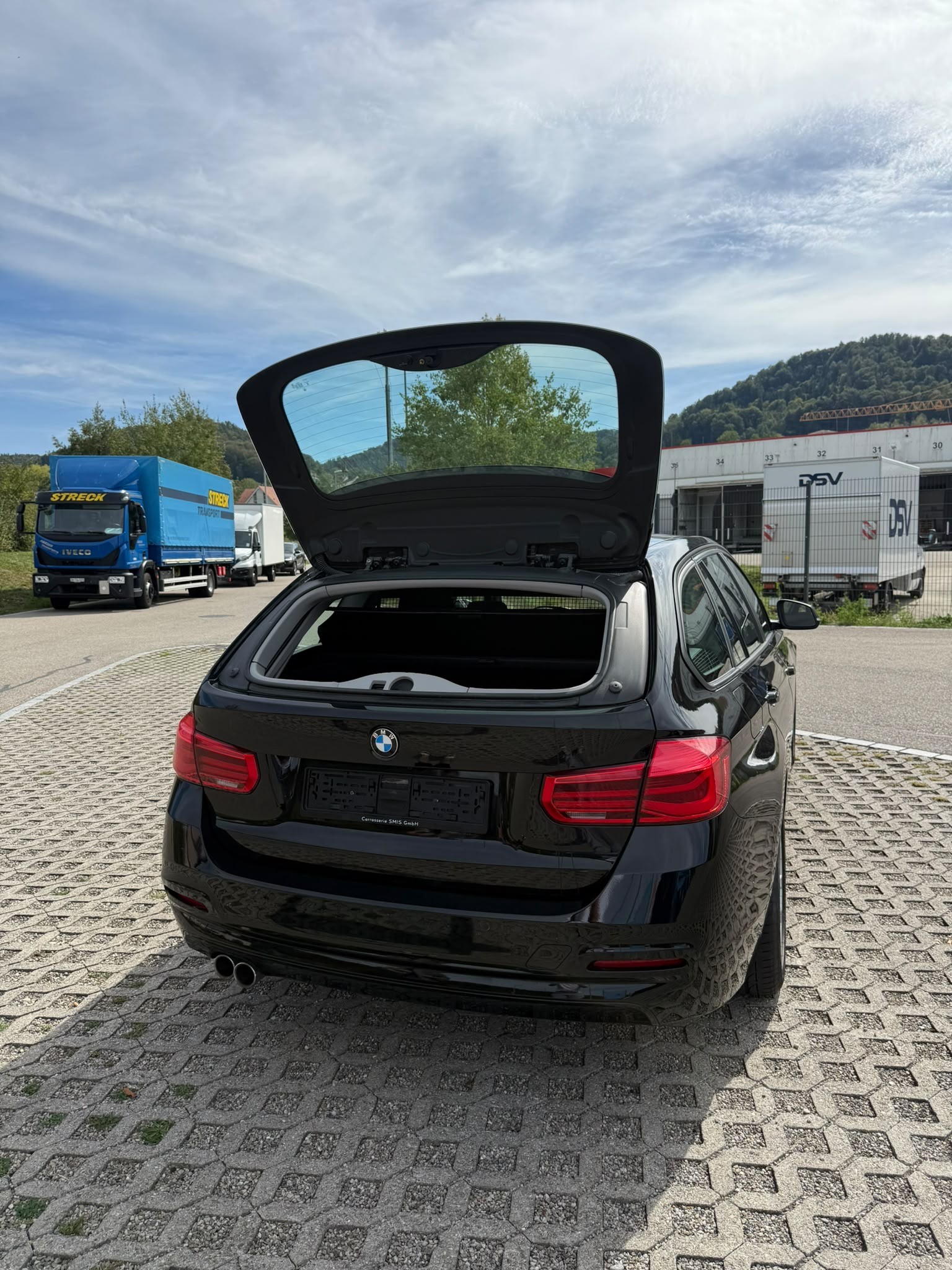 BMW 330d xDrive Touring Luxury Line Steptronic-image-7