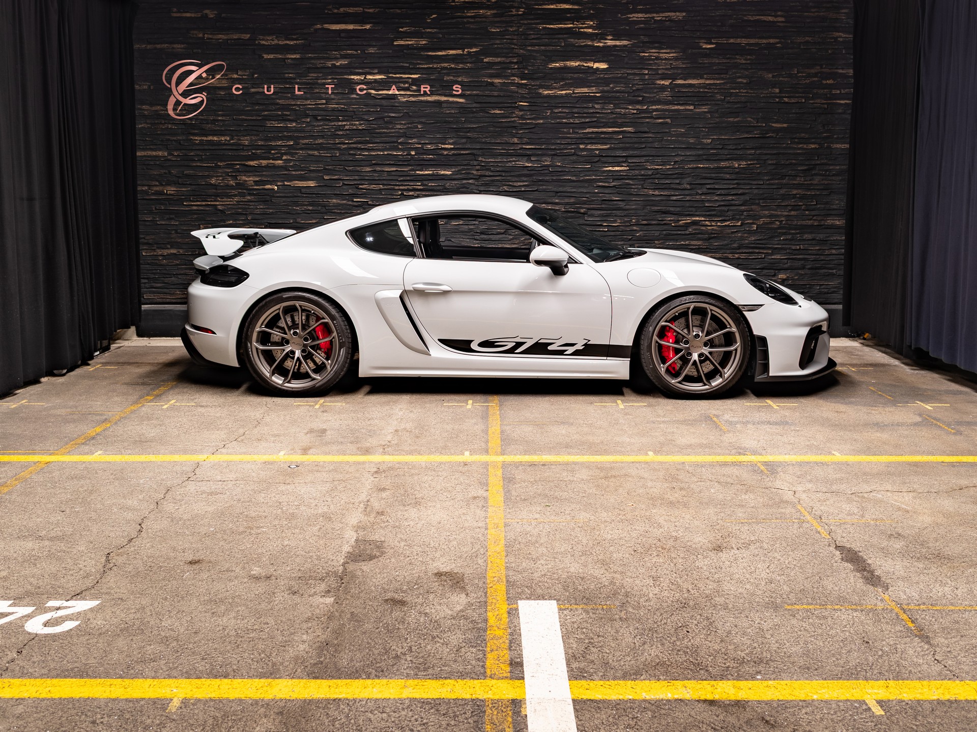 PORSCHE 718 Cayman GT4 PDK-image-0