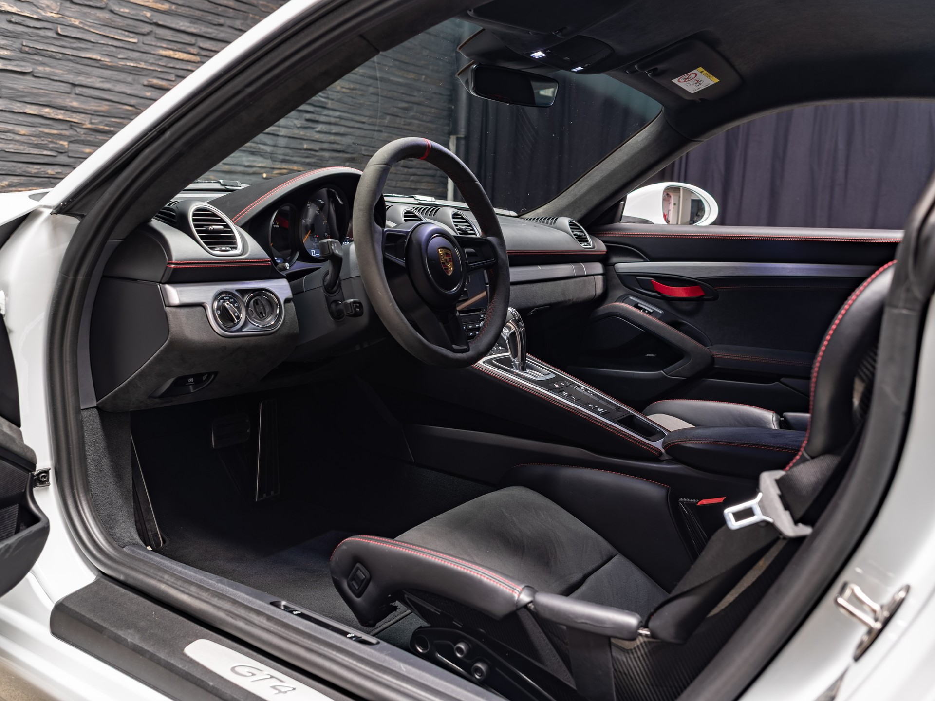PORSCHE 718 Cayman GT4 PDK-image-16