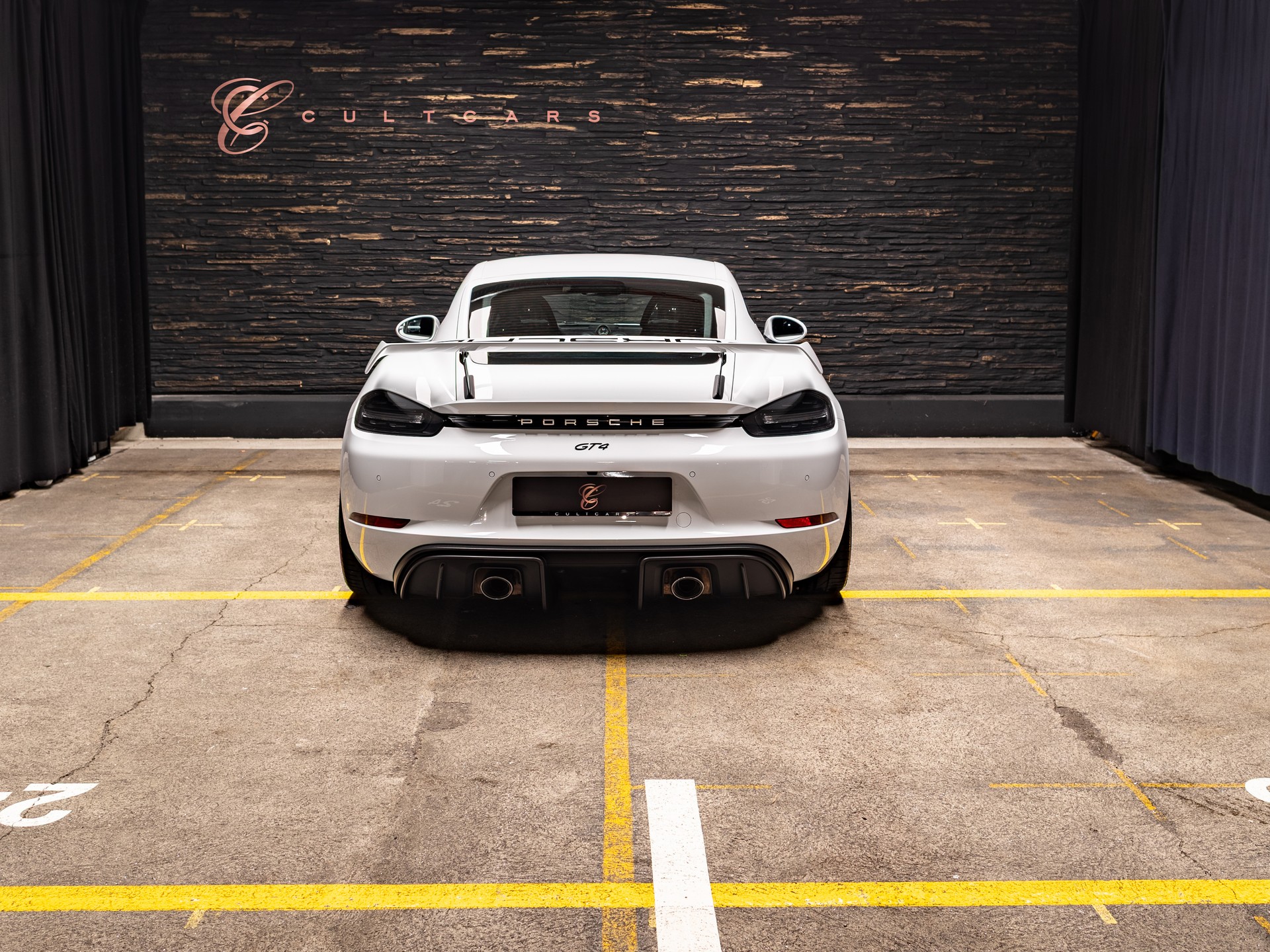 PORSCHE 718 Cayman GT4 PDK-image-3