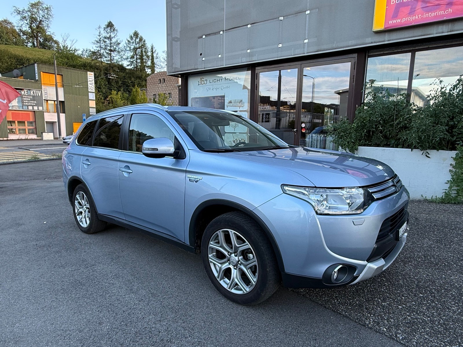 MITSUBISHI 2.0 PHEV Navigator Safety-image-2