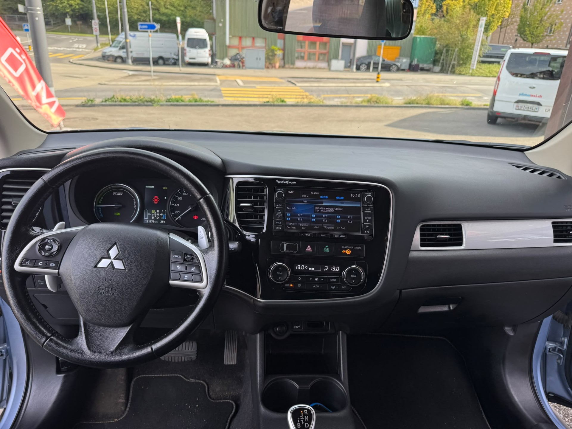 MITSUBISHI 2.0 PHEV Navigator Safety-image-4
