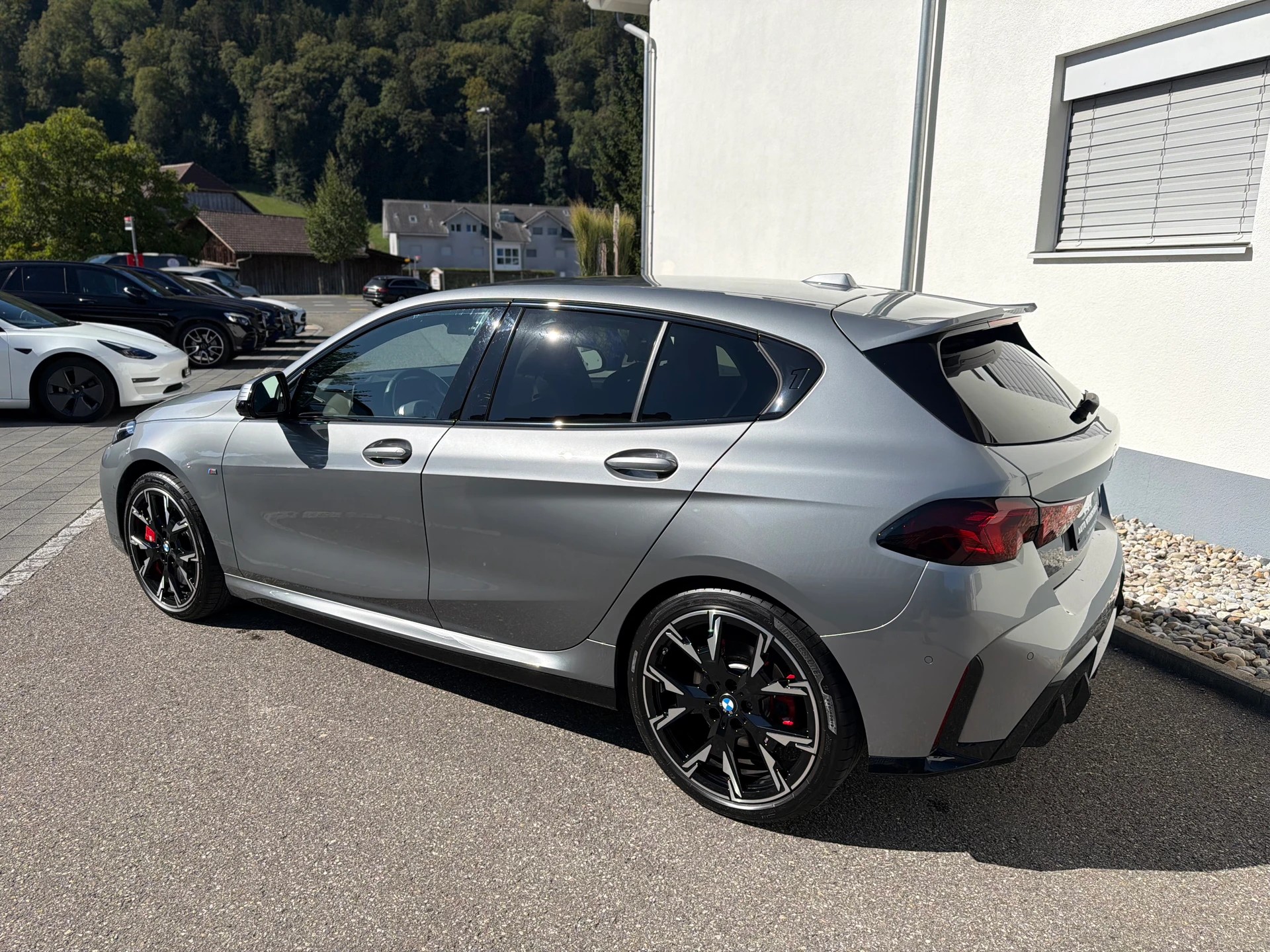 BMW 118d M Sport Pro | HEAD-UP DISPLAY | MASSAGESITZE | 360° KAMERA | KEYLESS GO-image-13