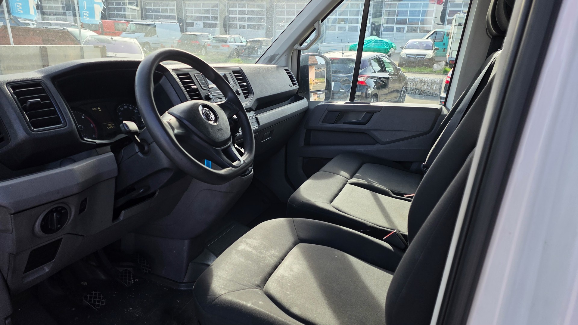 VW Crafter 35 2.0 TDI L4-image-5