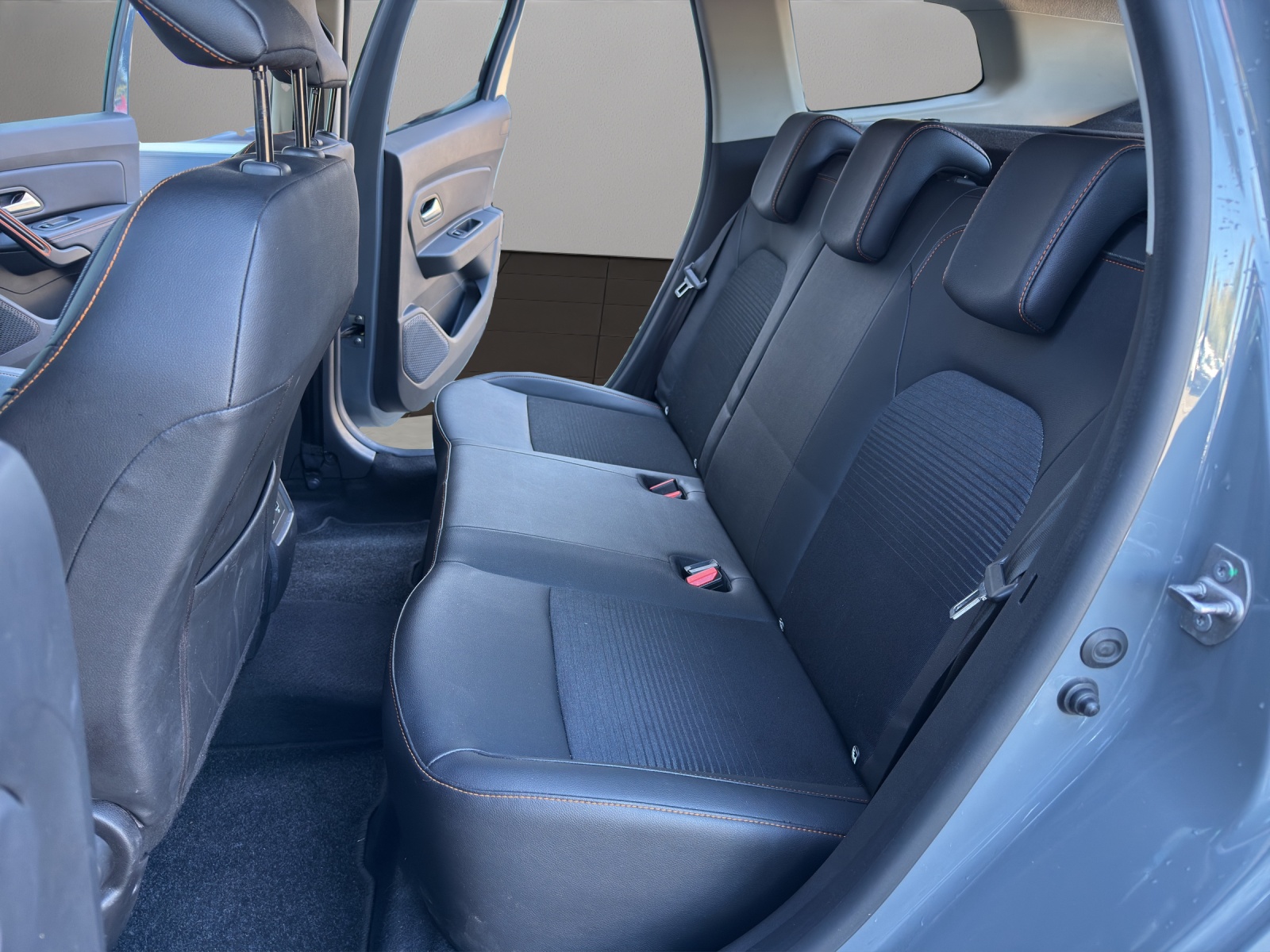 DACIA Duster TCe 150 Extreme EDC 4x2-image-12