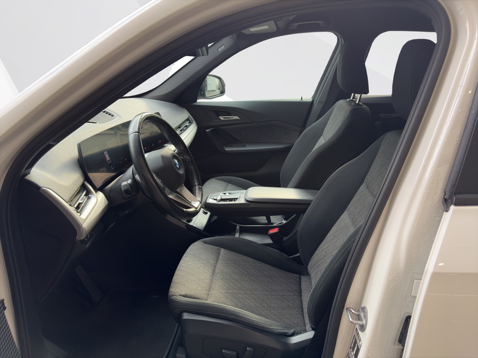BMW iX1 xDrive30-image-9