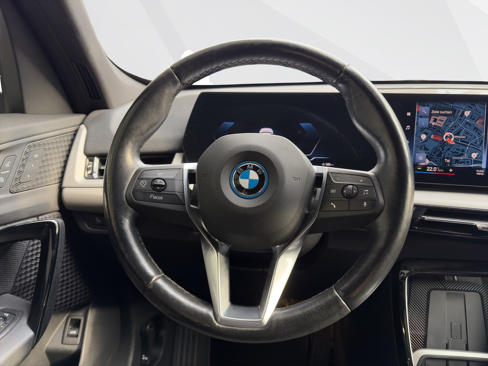 BMW iX1 xDrive30-image-11