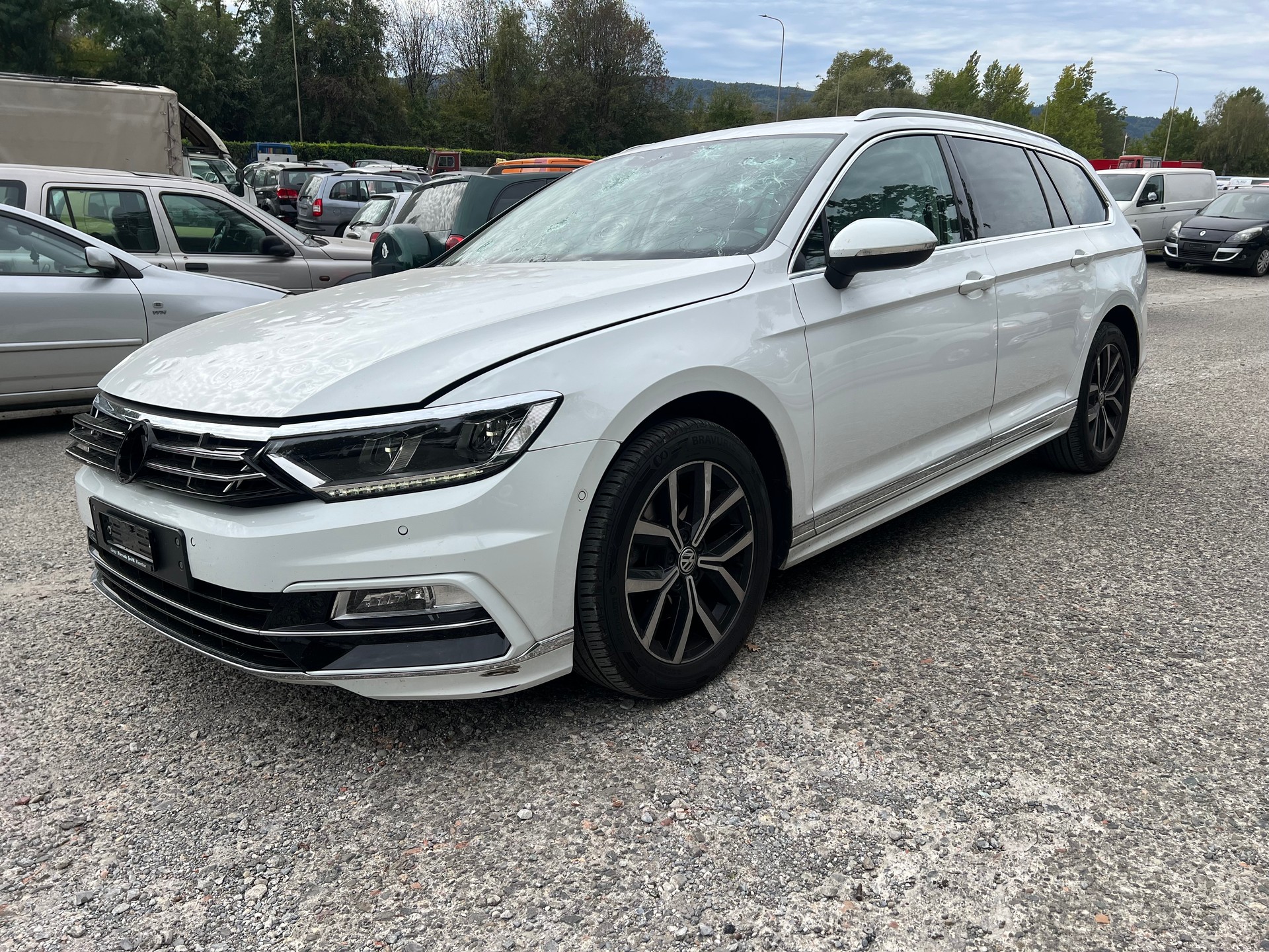 VW Passat Variant 2.0 TDI BMT Trendline DSG-image-0