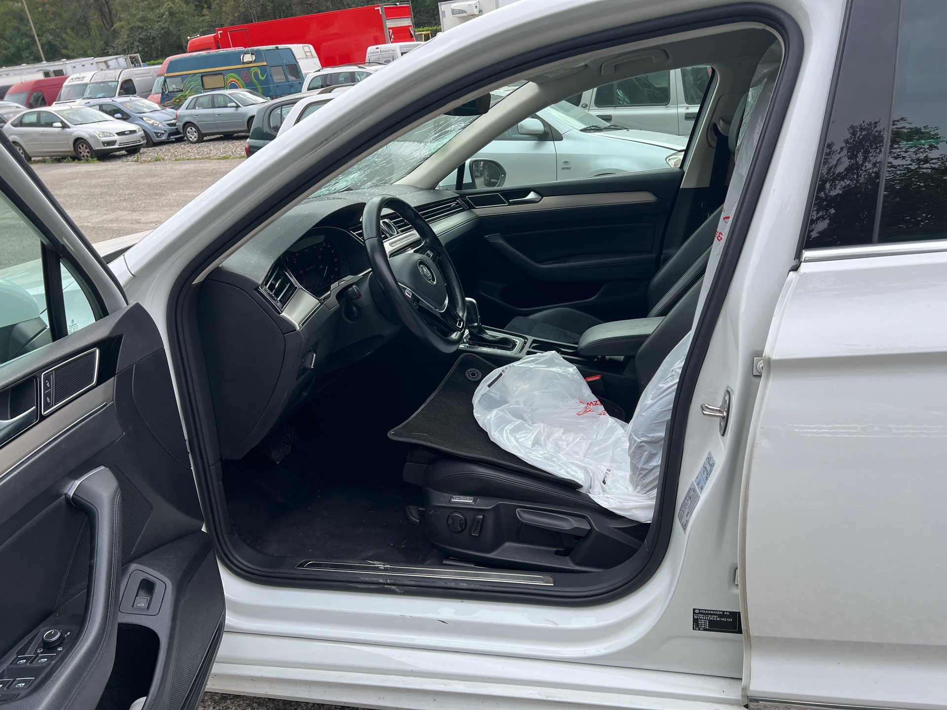 VW Passat Variant 2.0 TDI BMT Trendline DSG-image-5
