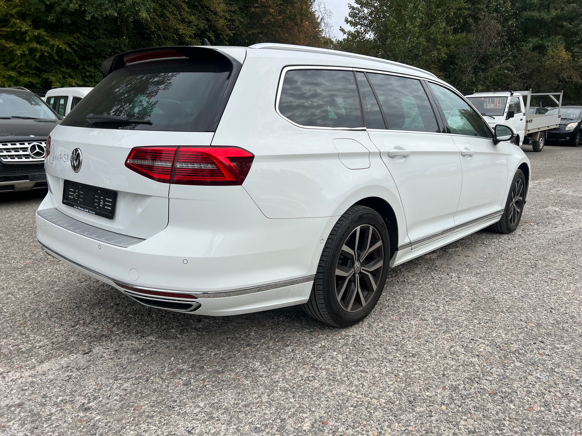 VW Passat Variant 2.0 TDI BMT Trendline DSG-image-2