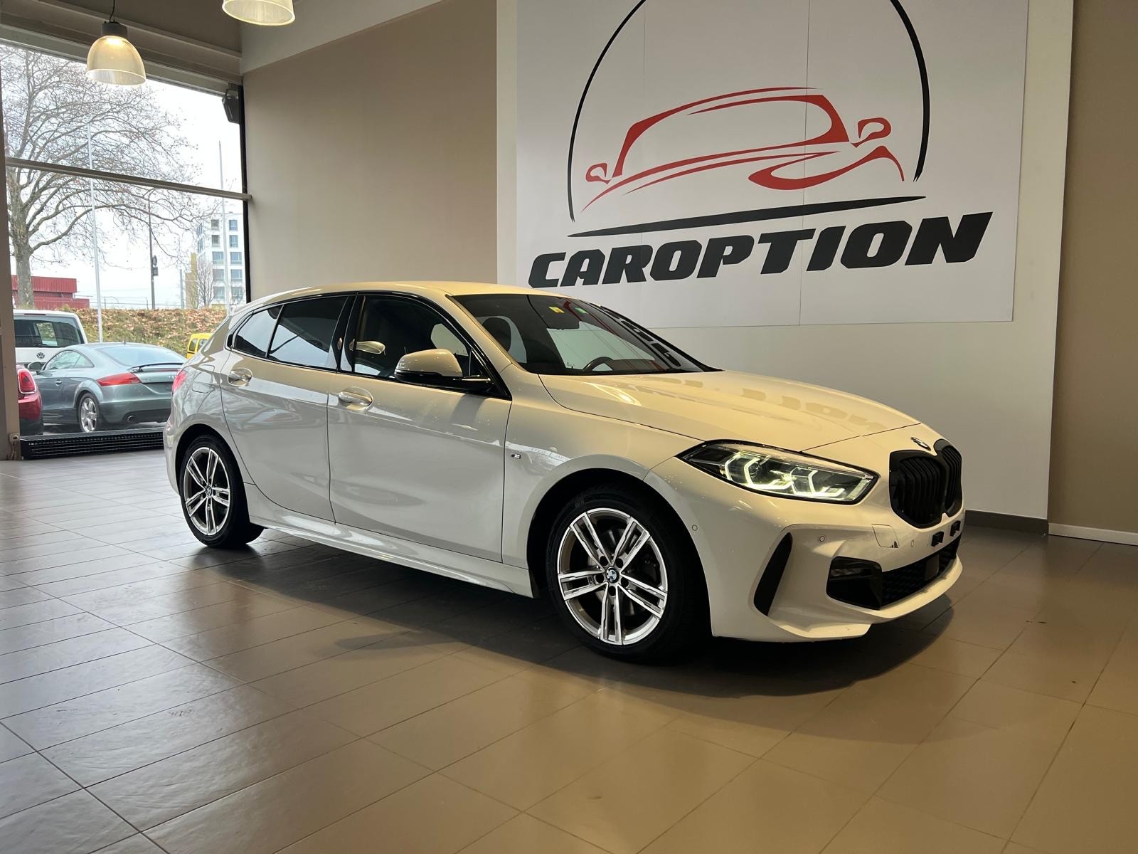BMW 118d Steptronic M Sport-image-1