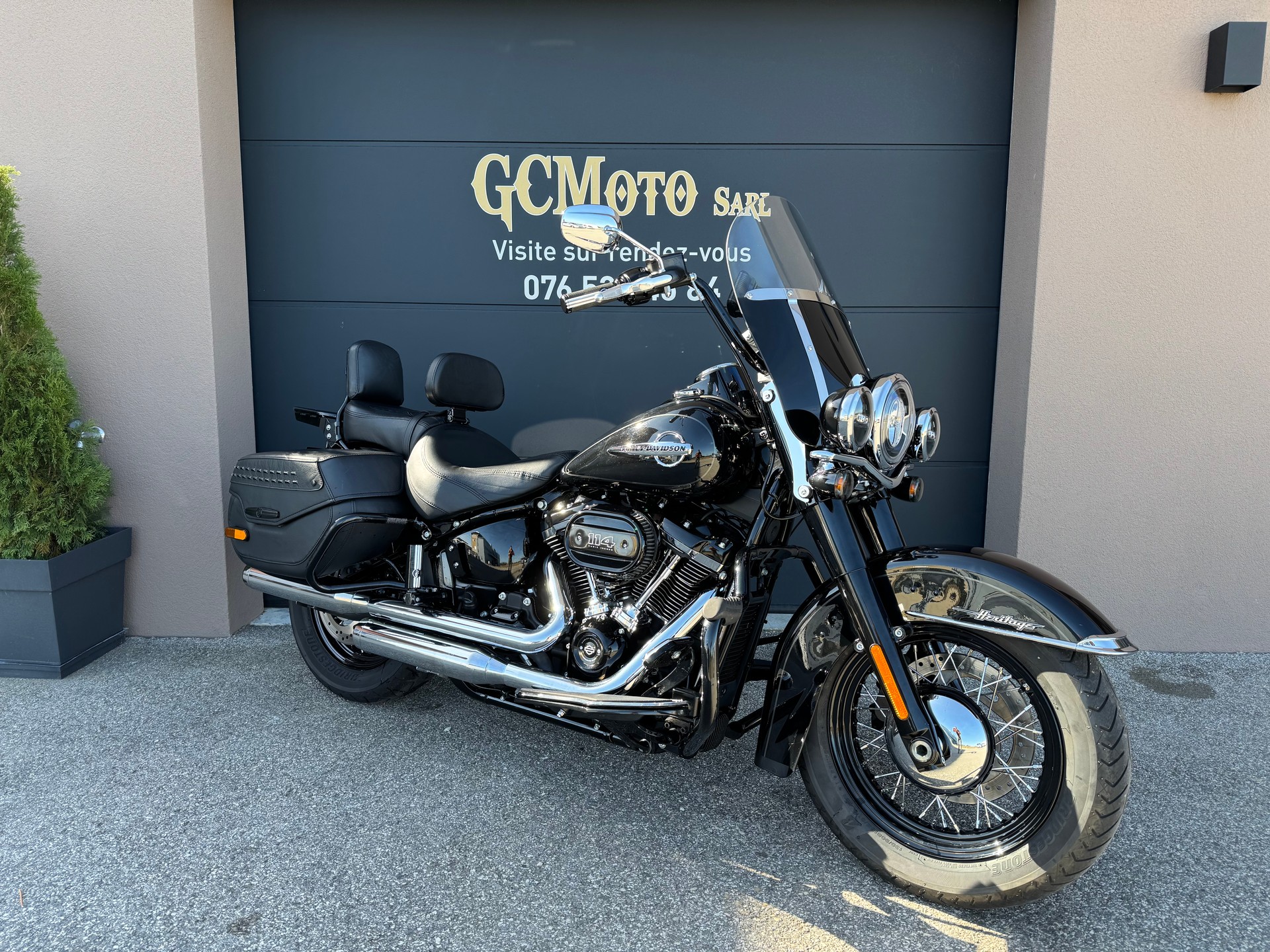 HARLEY-DAVIDSON FLHCS Heritage Classic 114 ABS-showroom-element-1