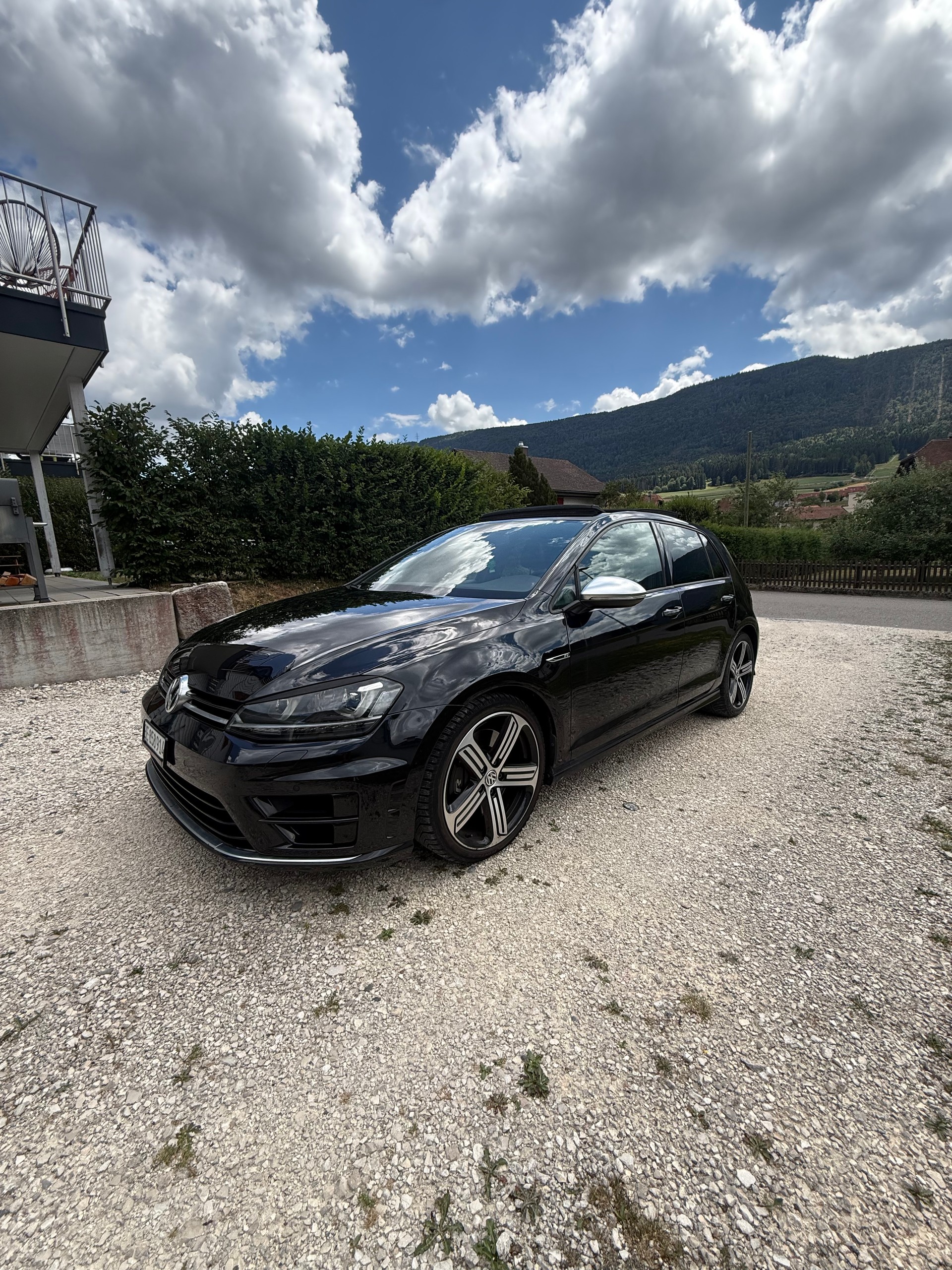 VW 2.0 TSI R DSG 4motion-image-1