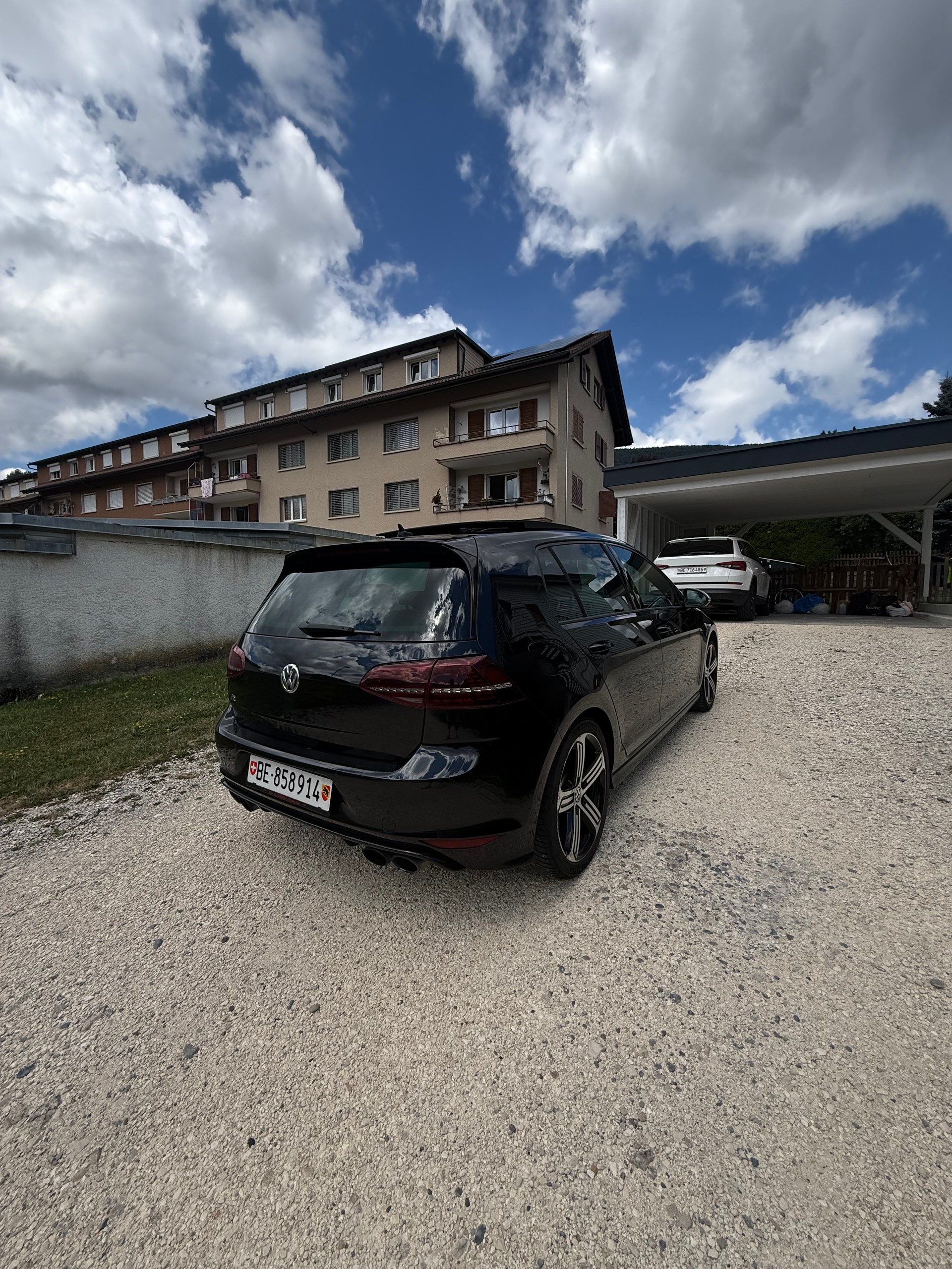 VW 2.0 TSI R DSG 4motion-image-3