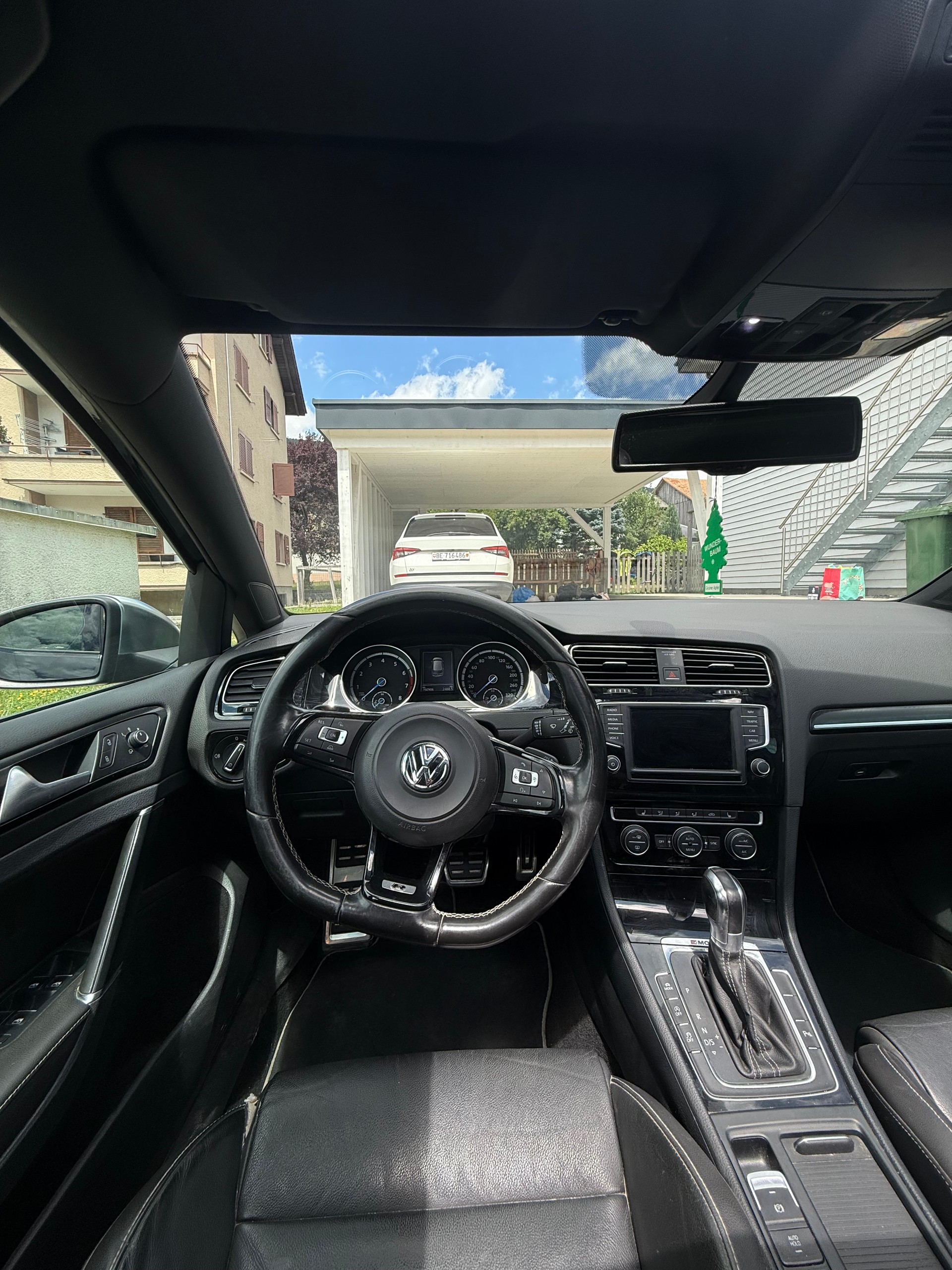 VW 2.0 TSI R DSG 4motion-image-5
