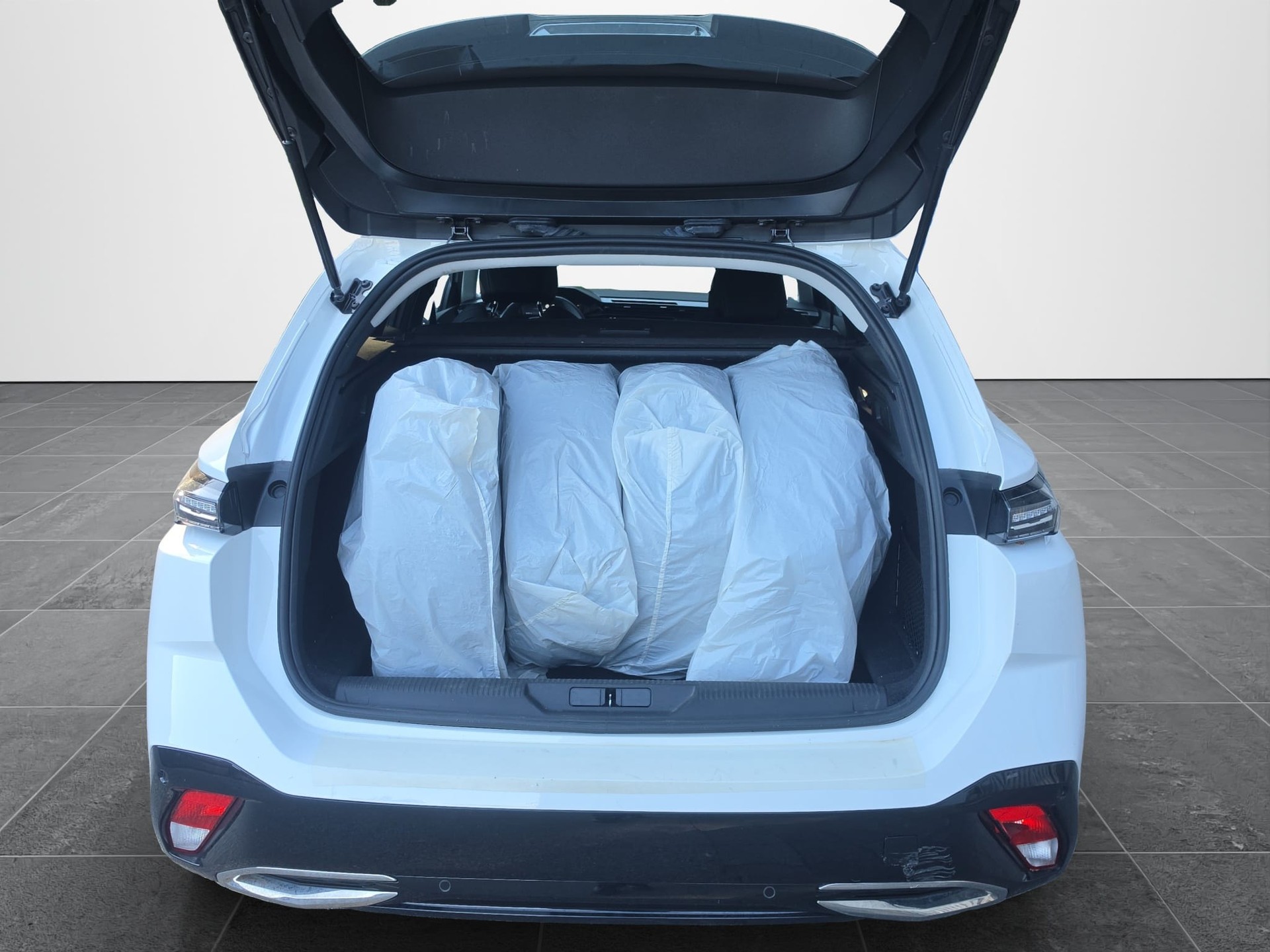 PEUGEOT 308 SW 1.5 BlueHDI Allure Pack EAT8-image-11