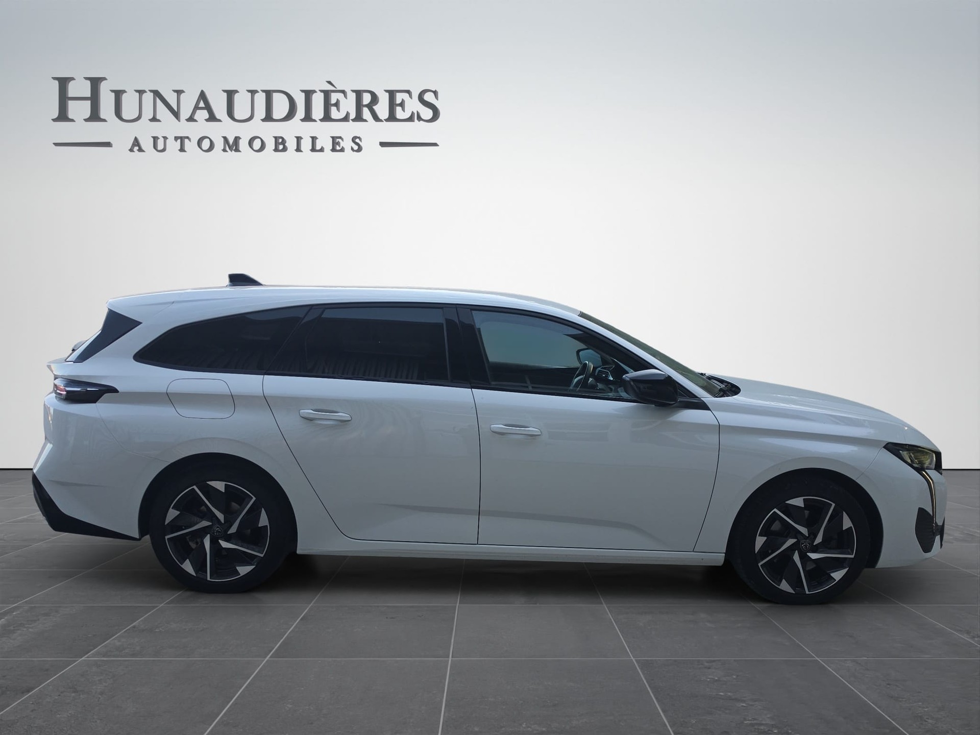 PEUGEOT 308 SW 1.5 BlueHDI Allure Pack EAT8-image-7