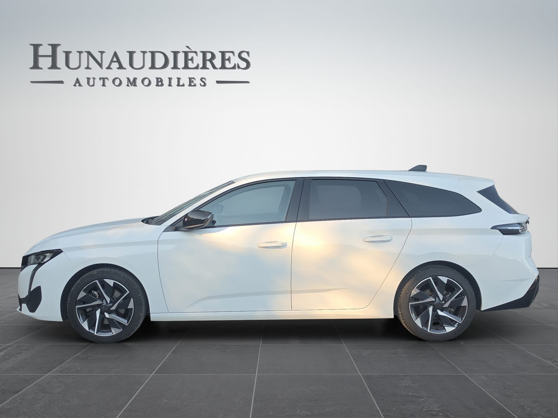 PEUGEOT 308 SW 1.5 BlueHDI Allure Pack EAT8-image-6