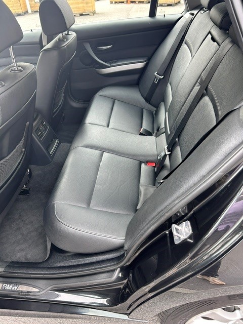 BMW 325i xDrive Touring Steptronic-image-9