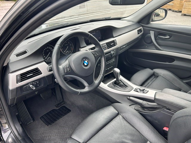 BMW 325i xDrive Touring Steptronic-image-7
