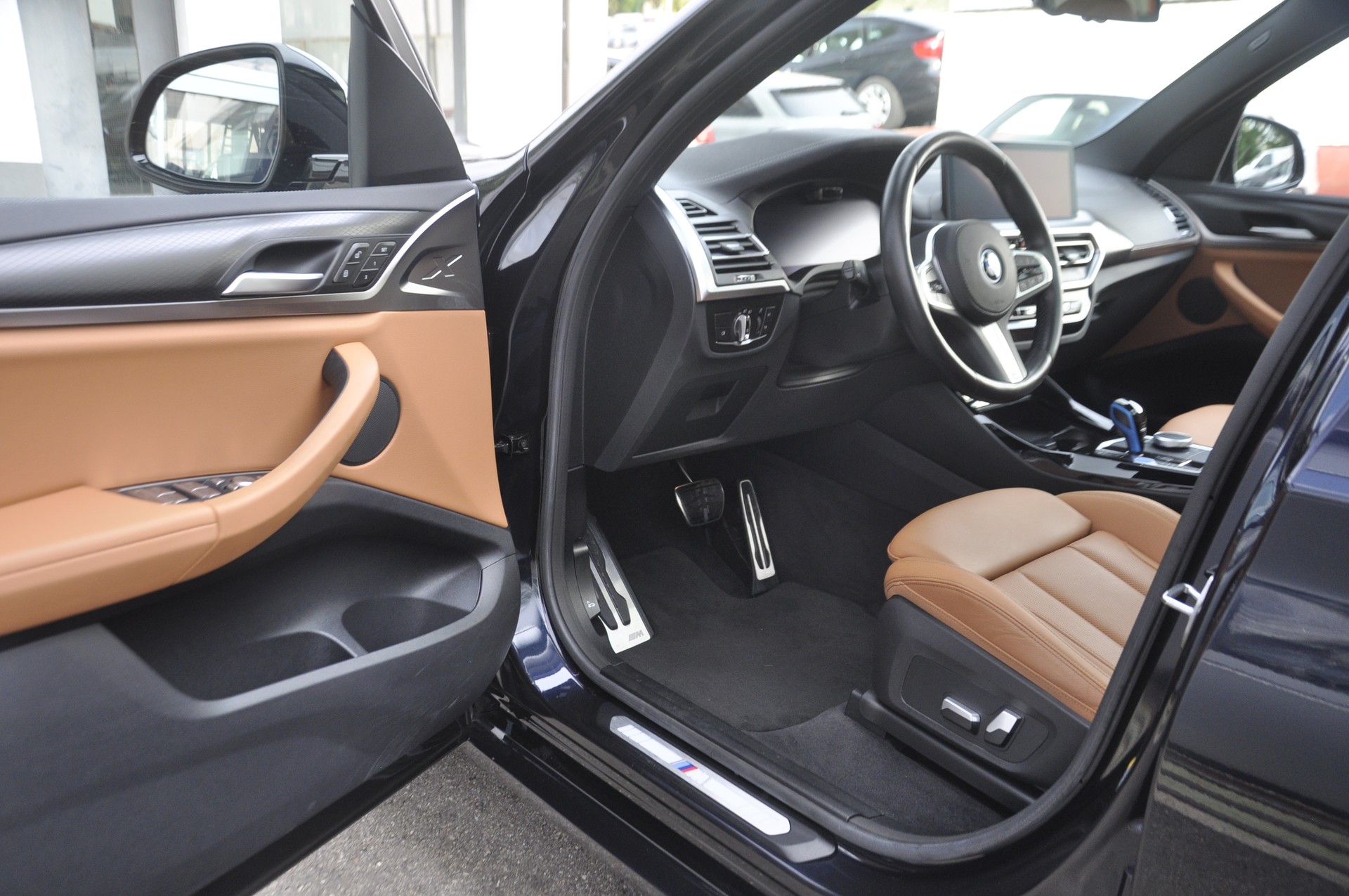 BMW iX3 Inspiring I Panorama-Glasdach-image-3