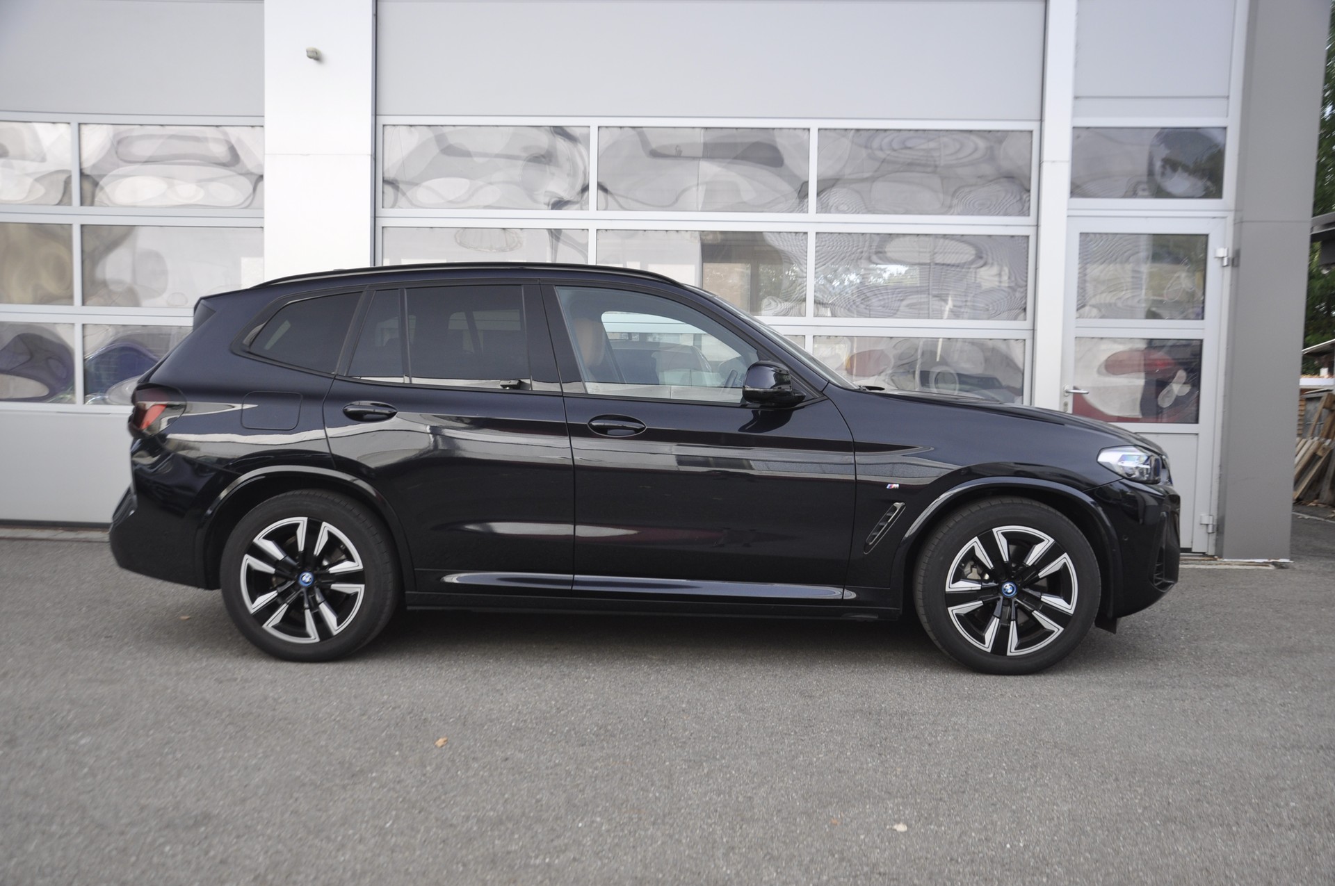 BMW iX3 Inspiring I Panorama-Glasdach-image-1