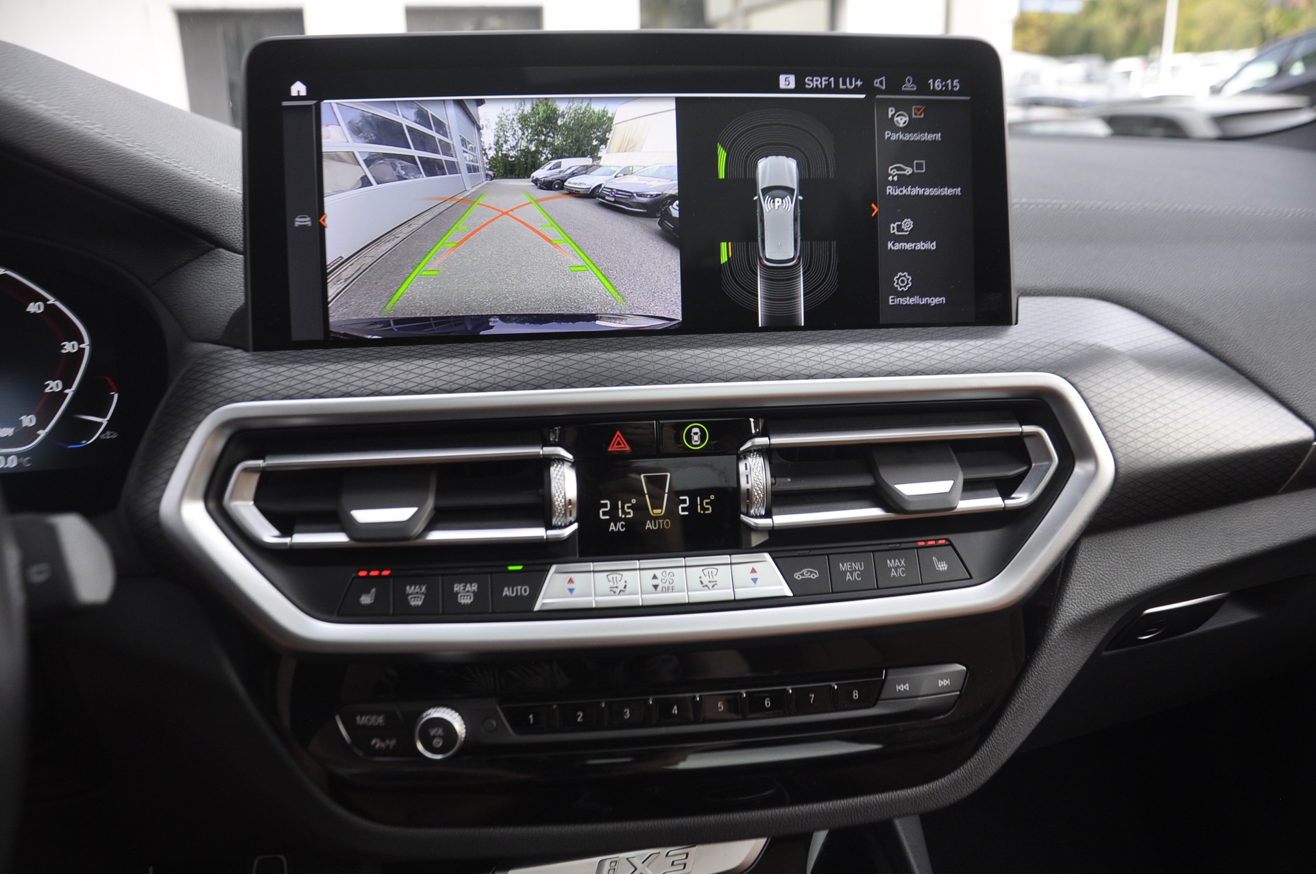 BMW iX3 Inspiring I Panorama-Glasdach-image-10