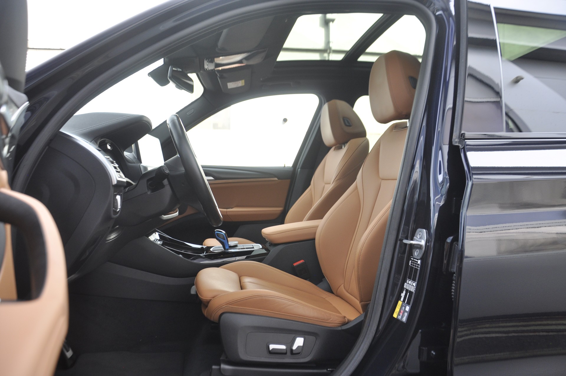 BMW iX3 Inspiring I Panorama-Glasdach-image-4